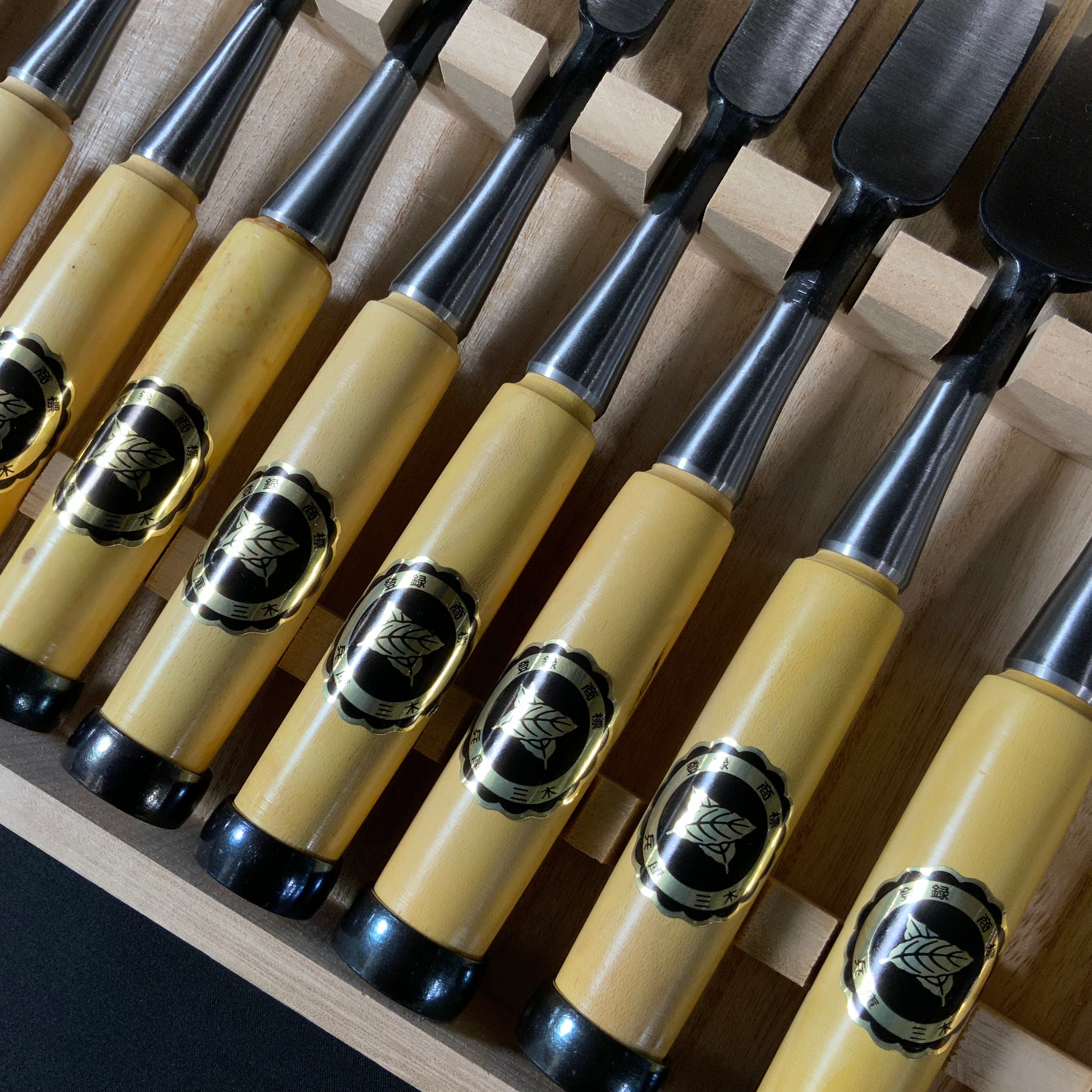 #5 Ouchi Bench chisels set Gumi Handle by Ouchi 4th generation 宗家大内 追入組鑿 グミ柄 桐箱付 四代目大内俊明作