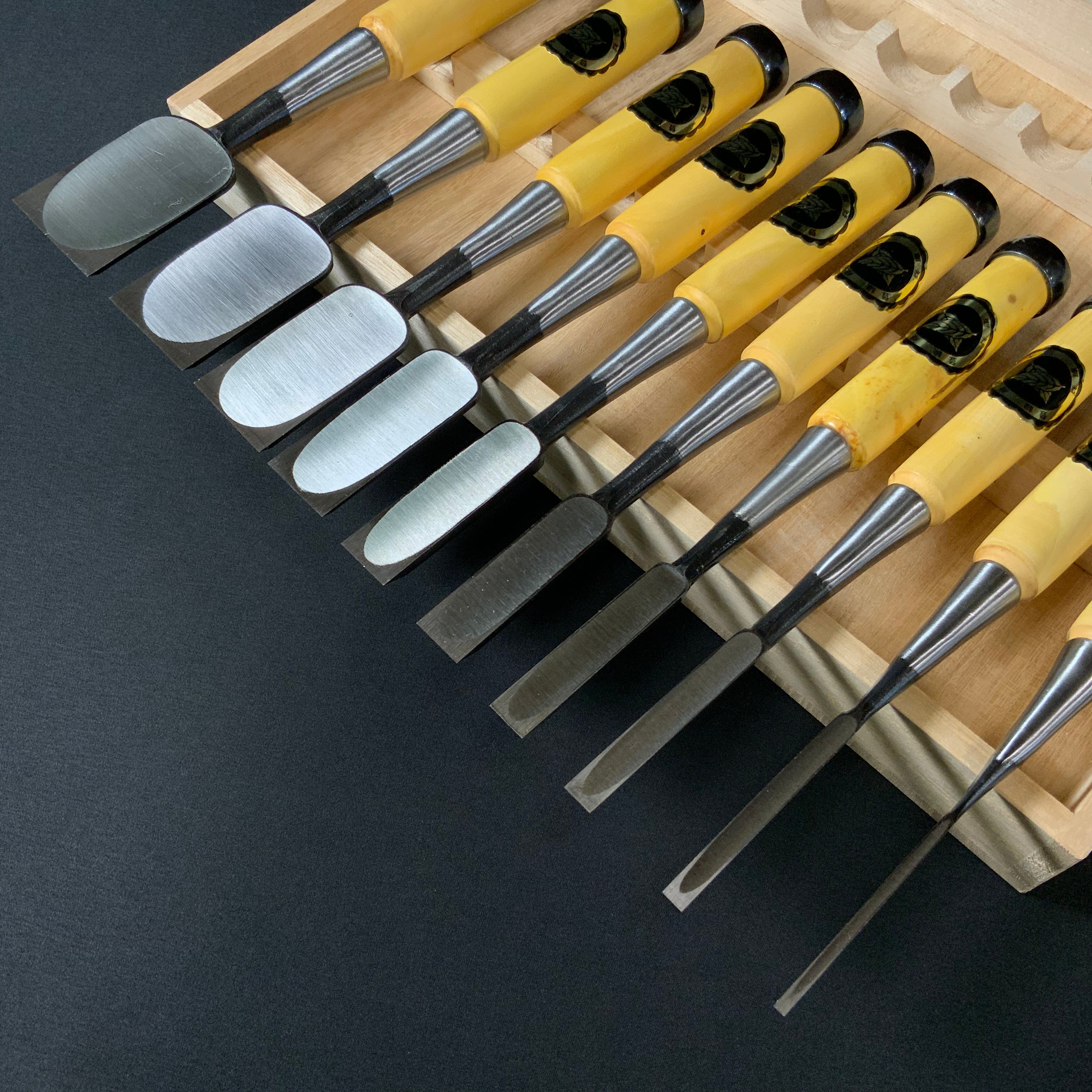 #5 Ouchi Bench chisels set Gumi Handle by Ouchi 4th generation 宗家大内 追入組鑿 グミ柄 桐箱付 四代目大内俊明作