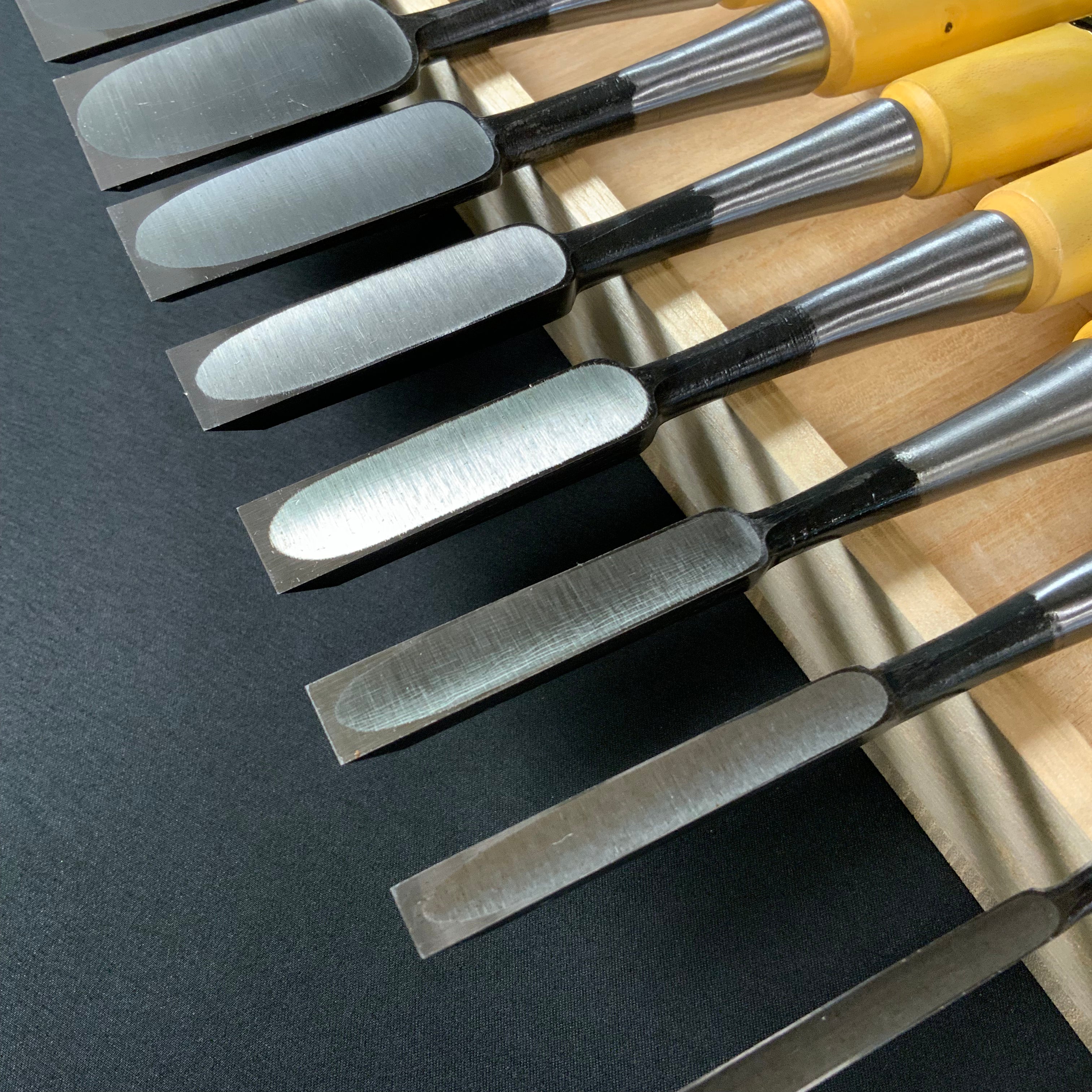 #5 Ouchi Bench chisels set Gumi Handle by Ouchi 4th generation 宗家大内 追入組鑿 グミ柄 桐箱付 四代目大内俊明作