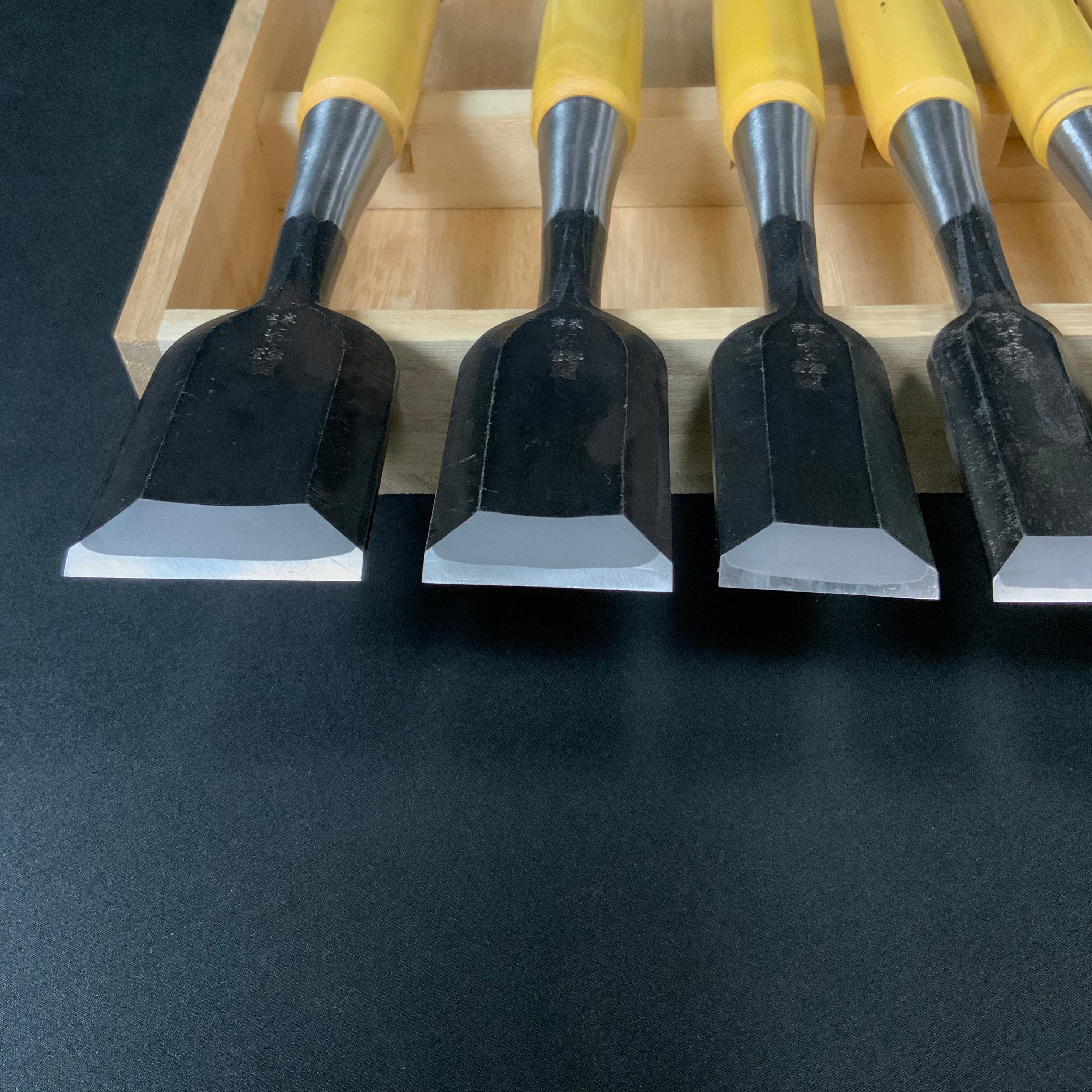 #5 Ouchi Bench chisels set Gumi Handle by Ouchi 4th generation 宗家大内 追入組鑿 グミ柄 桐箱付 四代目大内俊明作