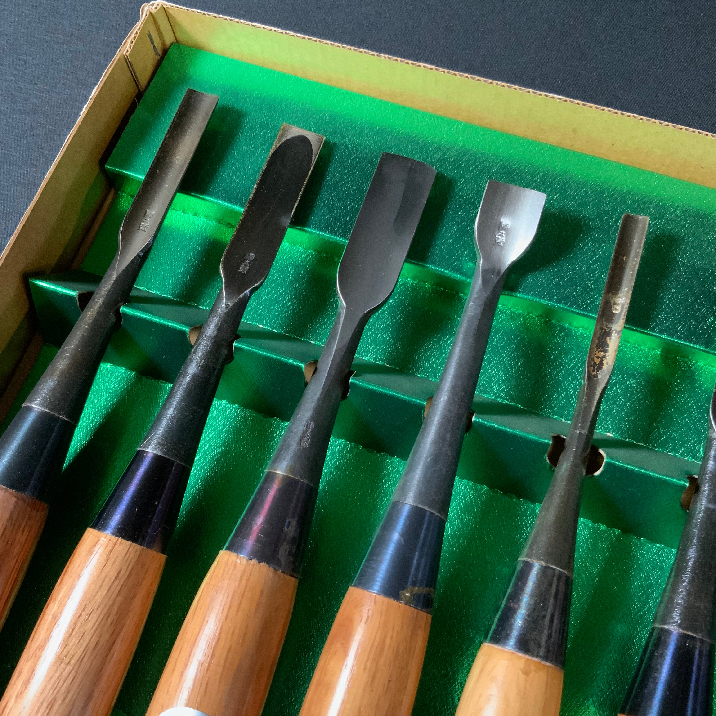 掘出し物 陣太鼓 本職用 木彫鑿 12本組 Old stock Jindaiko Wood Carving Chisels Set of 12pc㍶