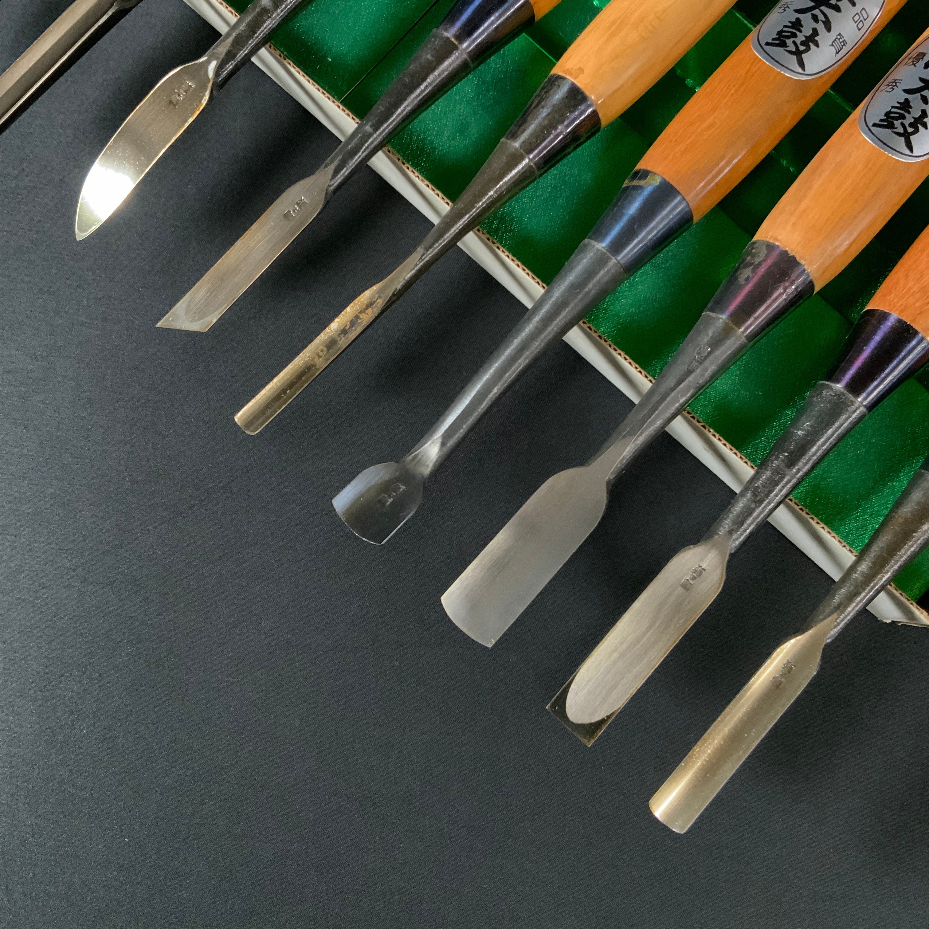 掘出し物 陣太鼓 本職用 木彫鑿 12本組 Old stock Jindaiko Wood Carving Chisels Set of 12pc㍶