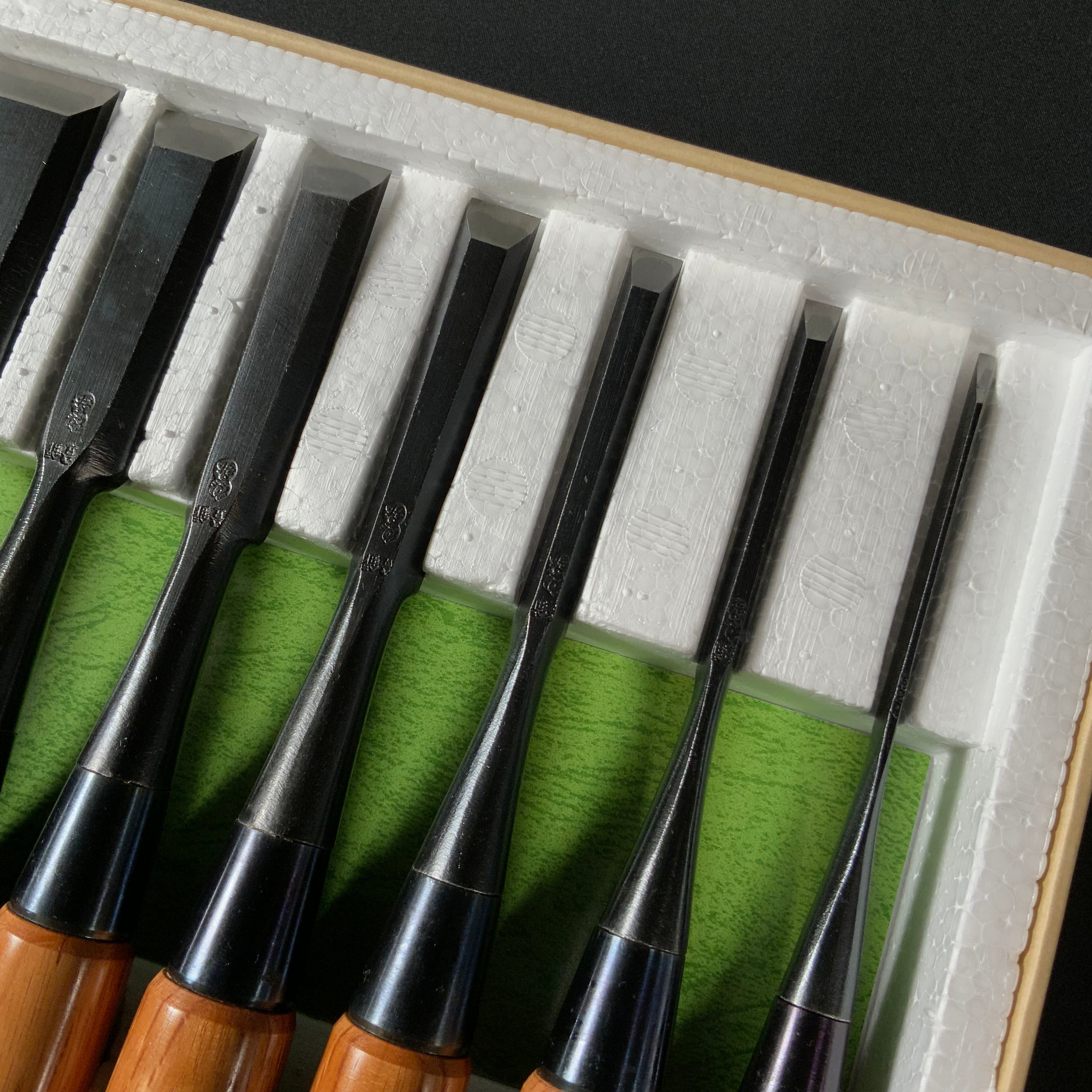 かず弘 追入10本組鑿 Kazuhiro Bench chisels set by Endou Kazuo (Oiirenomi)