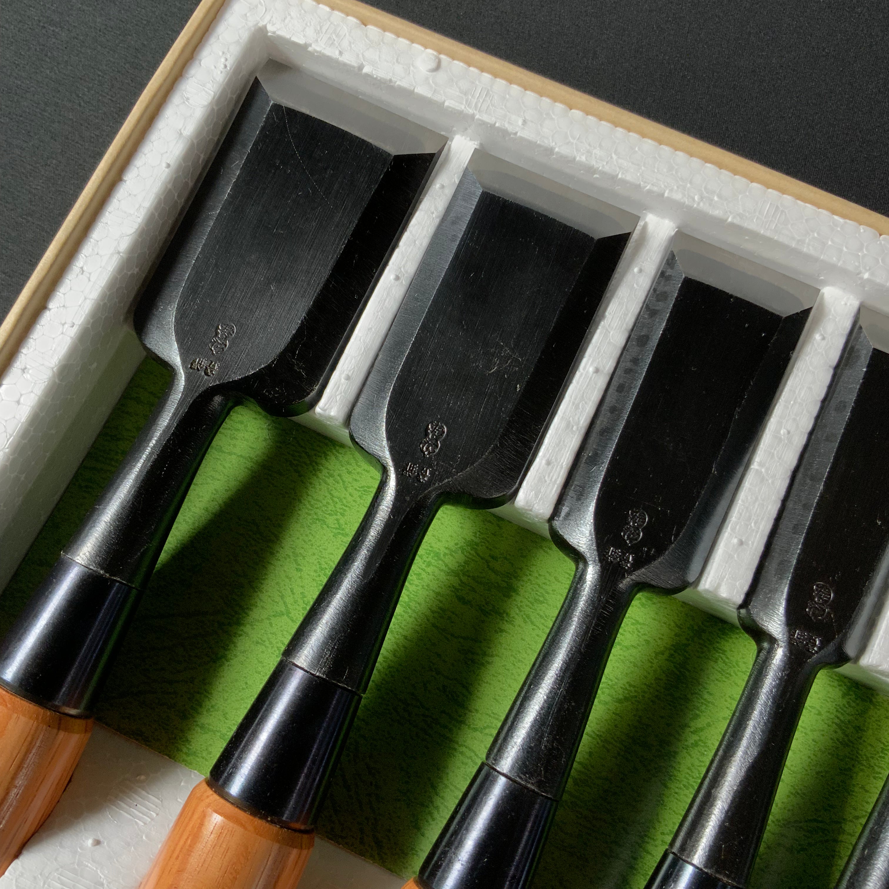 かず弘 追入10本組鑿 Kazuhiro Bench chisels set by Endou Kazuo (Oiirenomi)