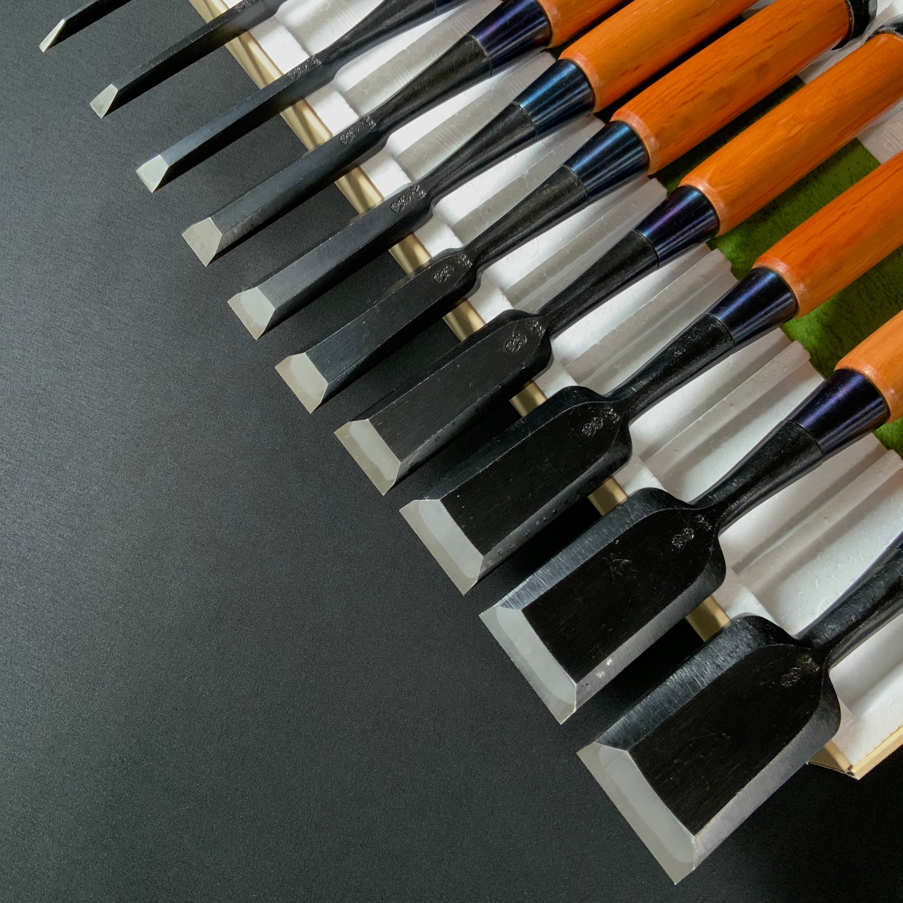 かず弘 追入10本組鑿 Kazuhiro Bench chisels set by Endou Kazuo (Oiirenomi)