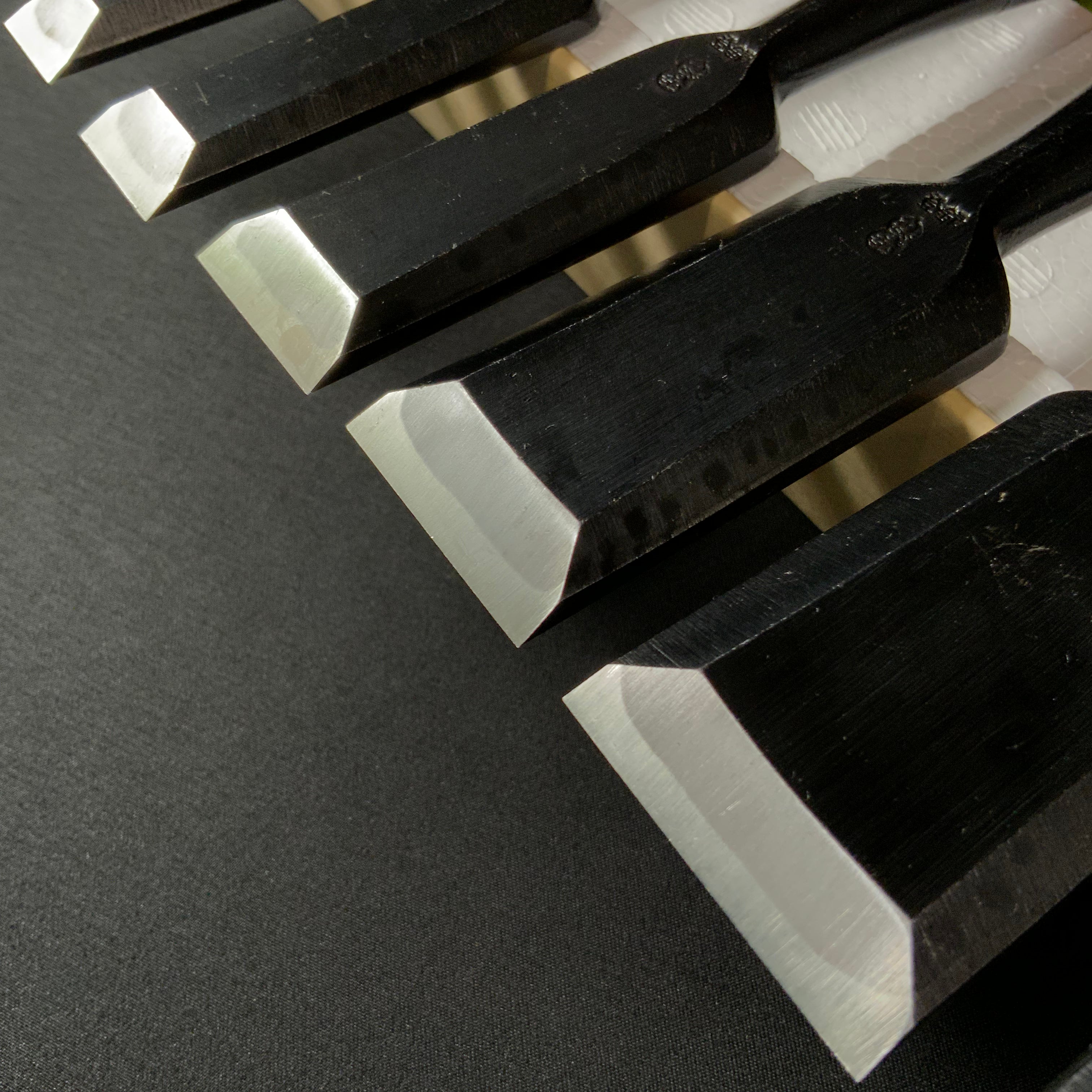 かず弘 追入10本組鑿 Kazuhiro Bench chisels set by Endou Kazuo (Oiirenomi)