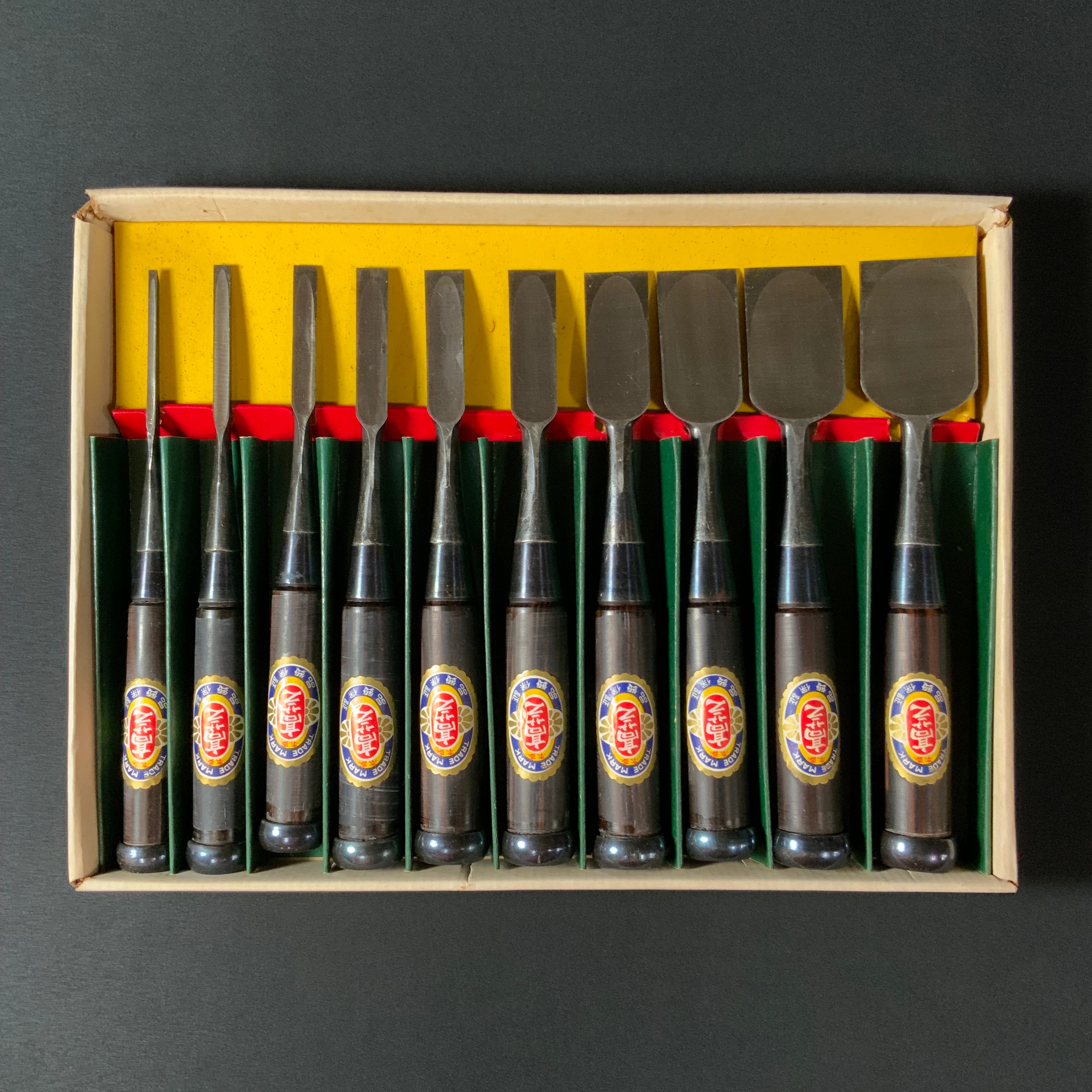 Old stock Takashiba Bench chisels set (Oirenomi) with evony handles 掘り出し物 高芝 追入組鑿 白紙鋼