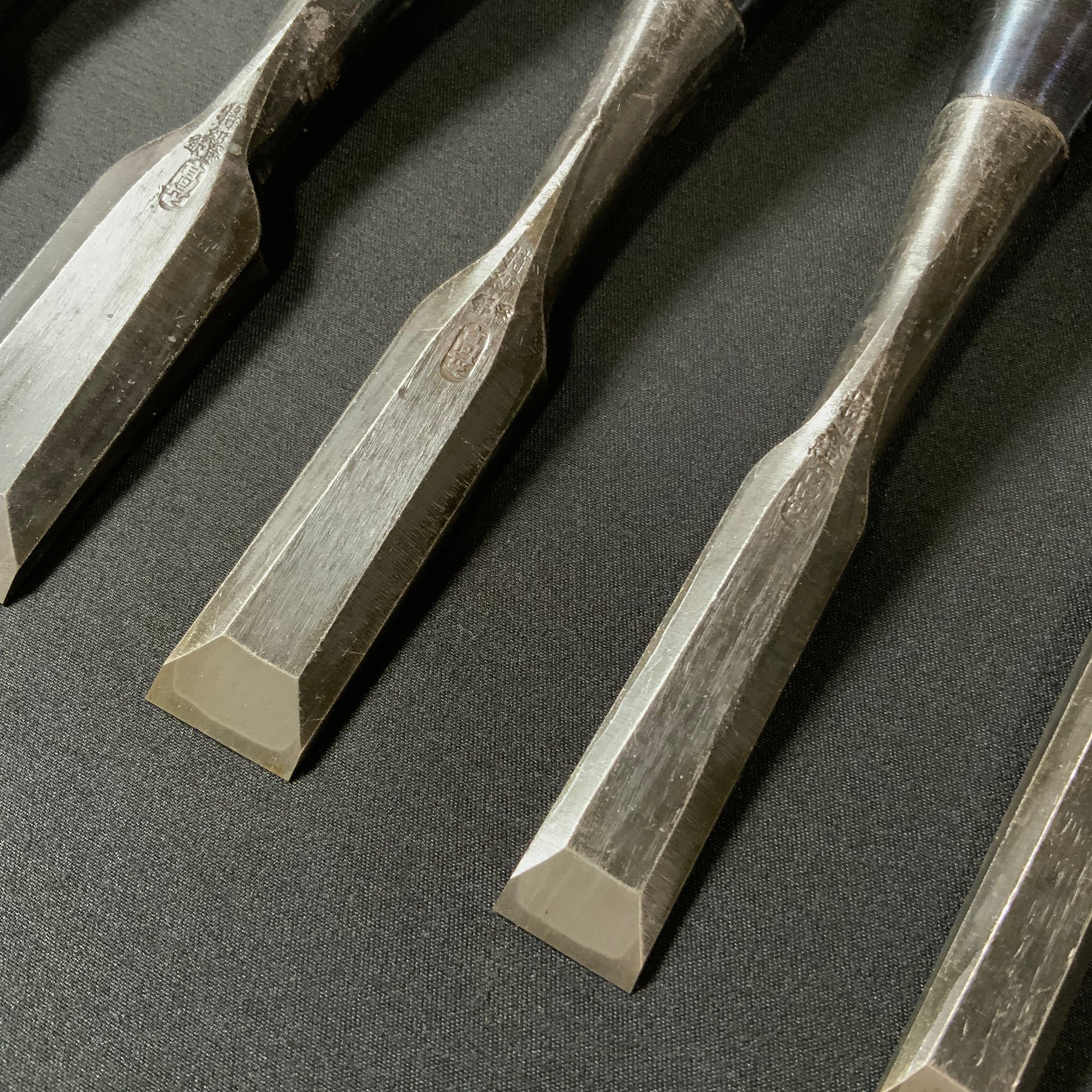 Old stock Takashiba Bench chisels set (Oirenomi) with evony handles 掘り出し物 高芝 追入組鑿 白紙鋼