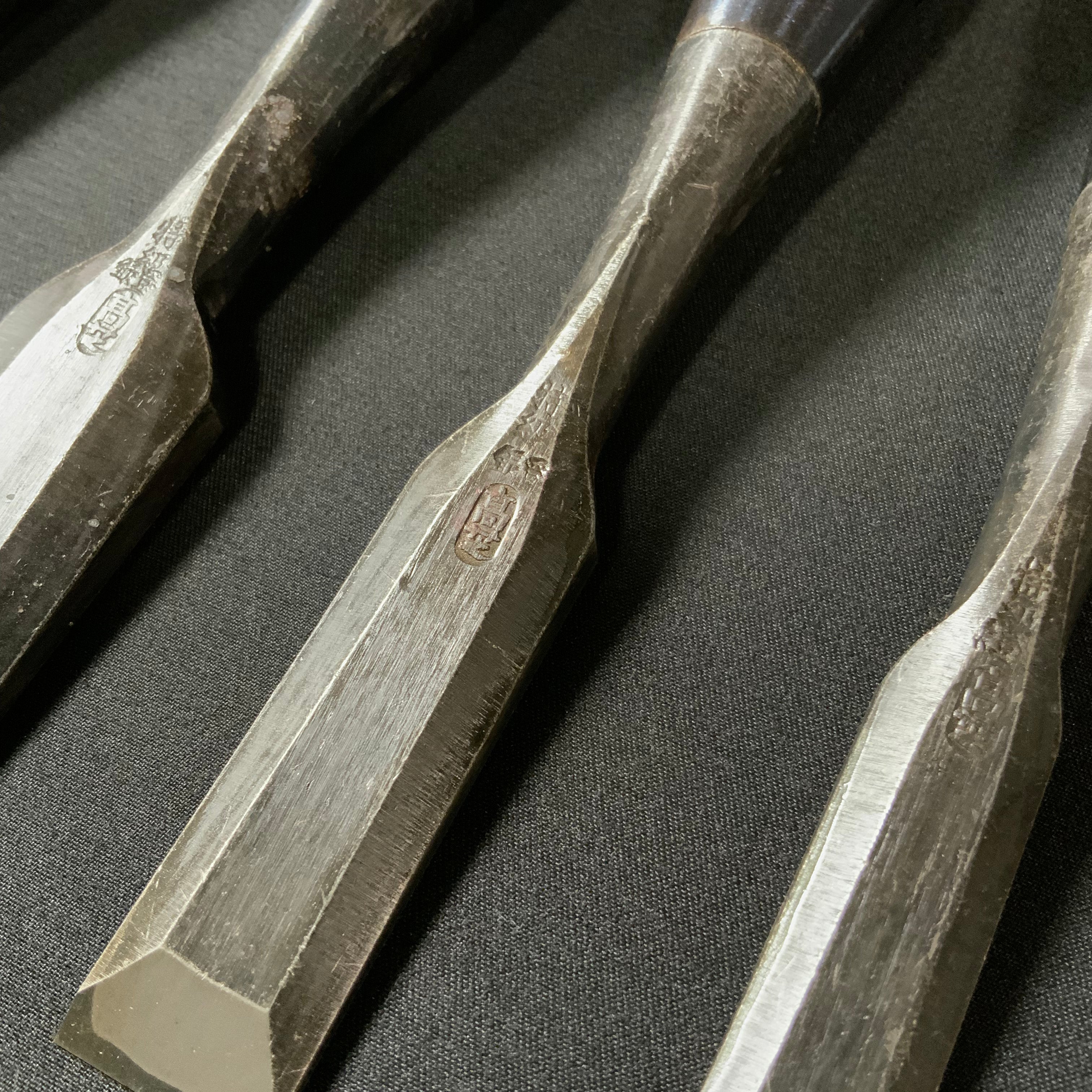 Old stock Takashiba Bench chisels set (Oirenomi) with evony handles 掘り出し物 高芝 追入組鑿 白紙鋼