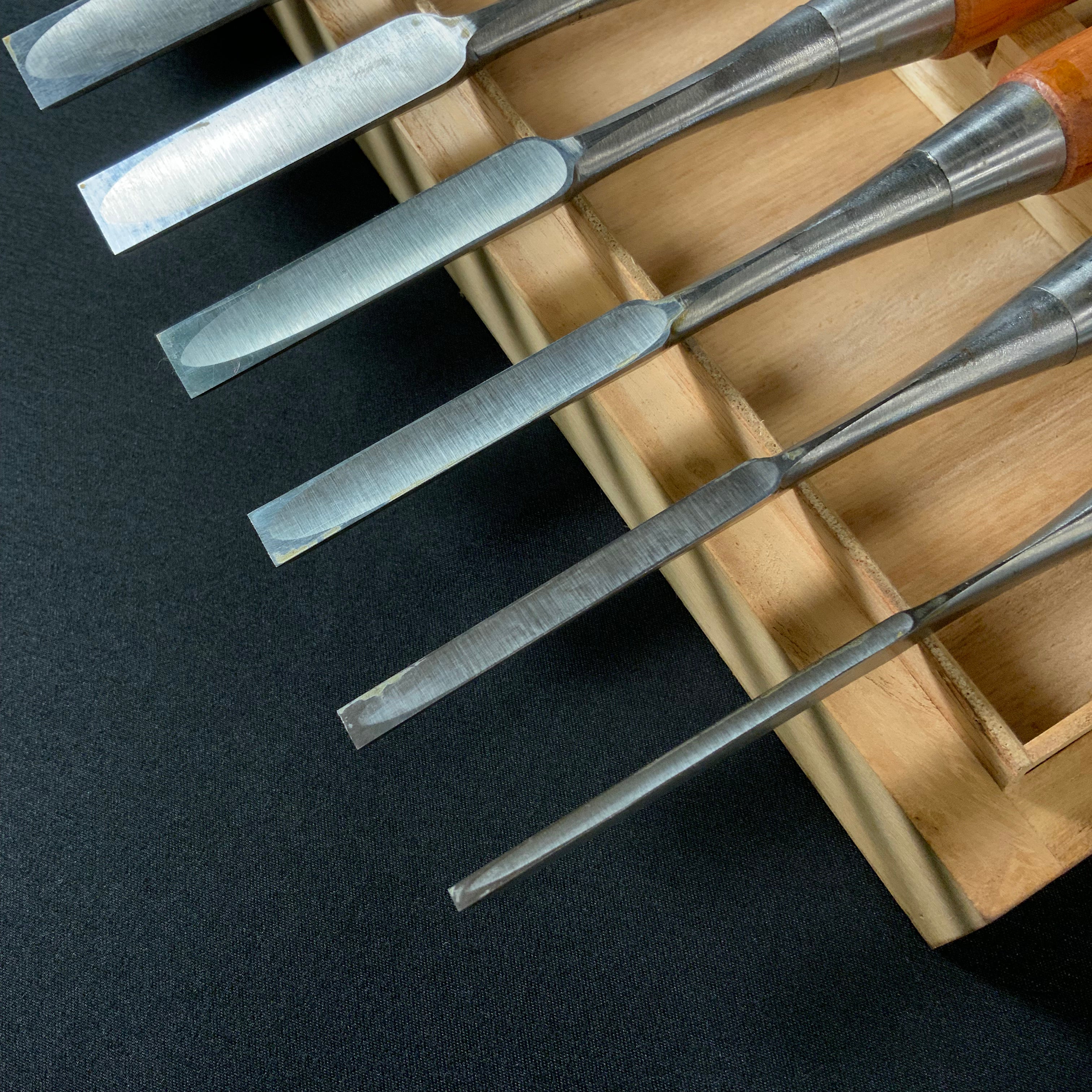 掘出し物 三代目よし栄 追入10本組鑿 龍彫入 Vintage Yoshiei (3rd Generation) Bench chisels set with Dragon engraving Oirenomi