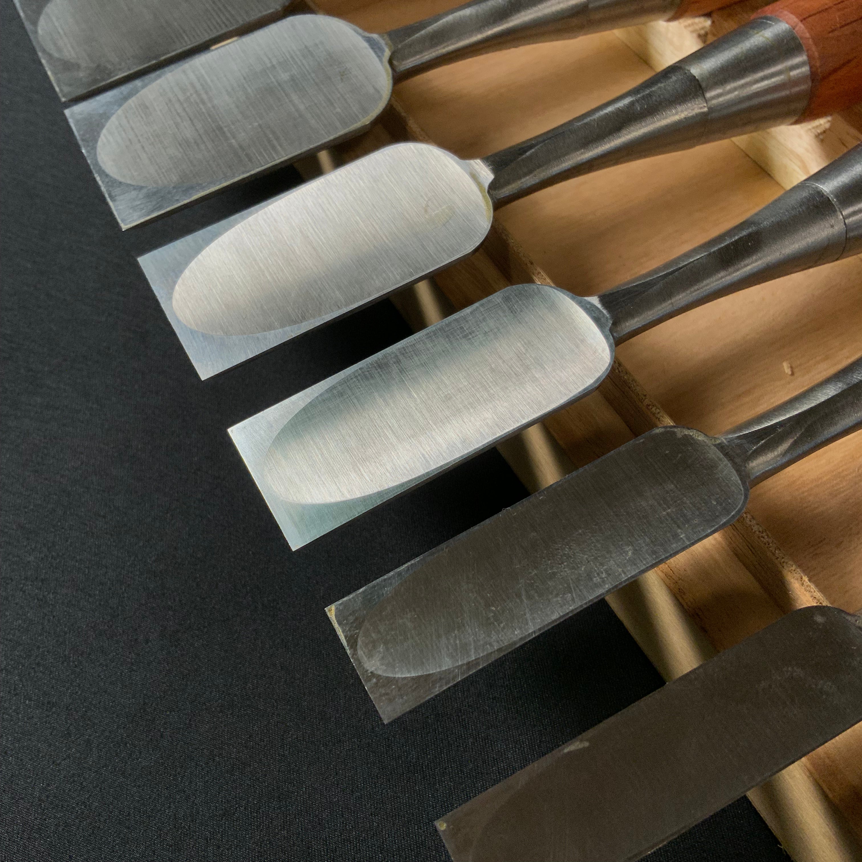 掘出し物 三代目よし栄 追入10本組鑿 龍彫入 Vintage Yoshiei (3rd Generation) Bench chisels set with Dragon engraving Oirenomi