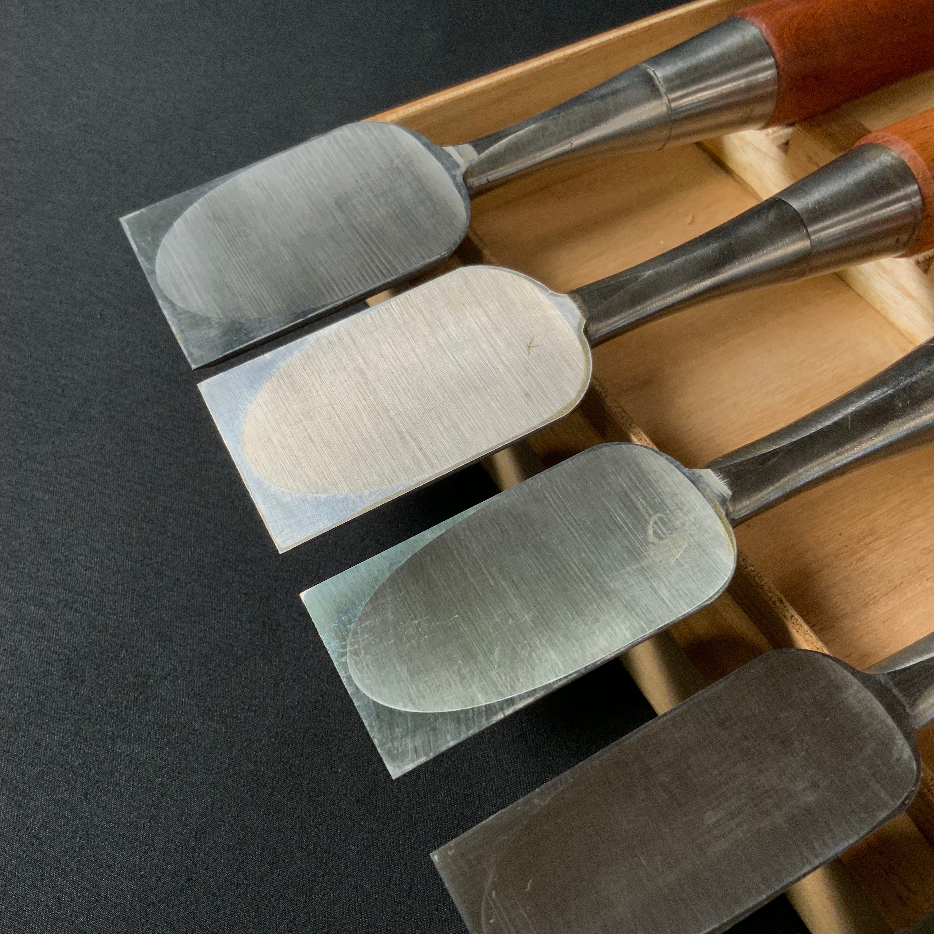 掘出し物 三代目よし栄 追入10本組鑿 龍彫入 Vintage Yoshiei (3rd Generation) Bench chisels set with Dragon engraving Oirenomi