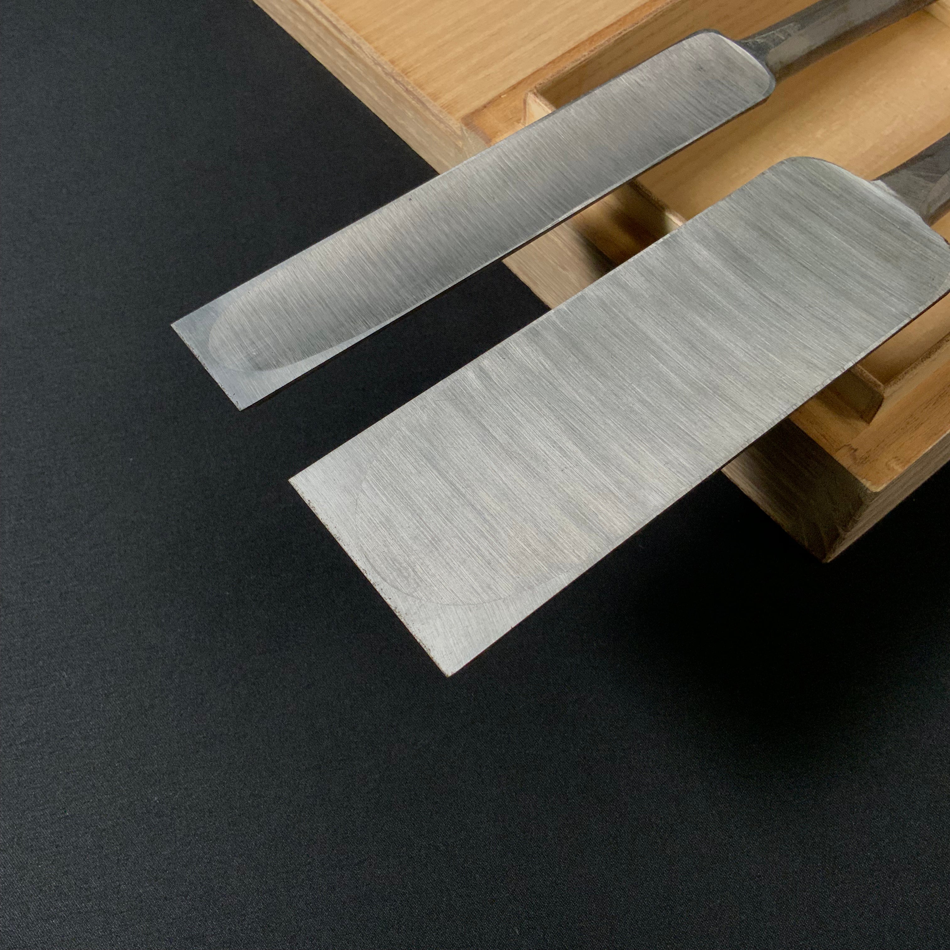 Old stock Hon-Nobukuni Slick Chisels set with Dragon and Tiger Carving 掘出し物 本信國 龍虎彫 本突き組鑿 48,24mm Ootsuki-nomi, Hontsuki-Nomi