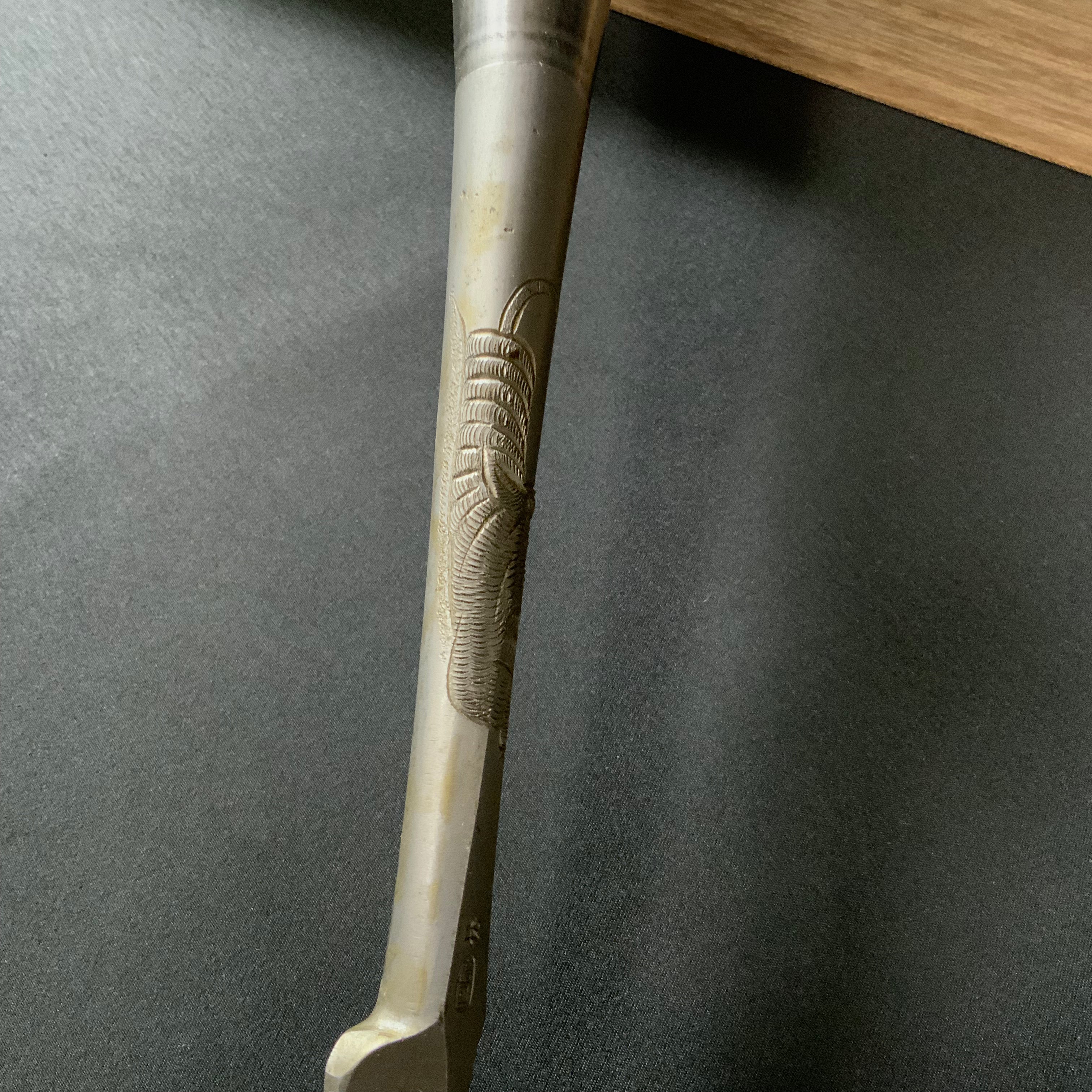 Old stock Hon-Nobukuni Slick Chisels set with Dragon and Tiger Carving 掘出し物 本信國 龍虎彫 本突き組鑿 48,24mm Ootsuki-nomi, Hontsuki-Nomi