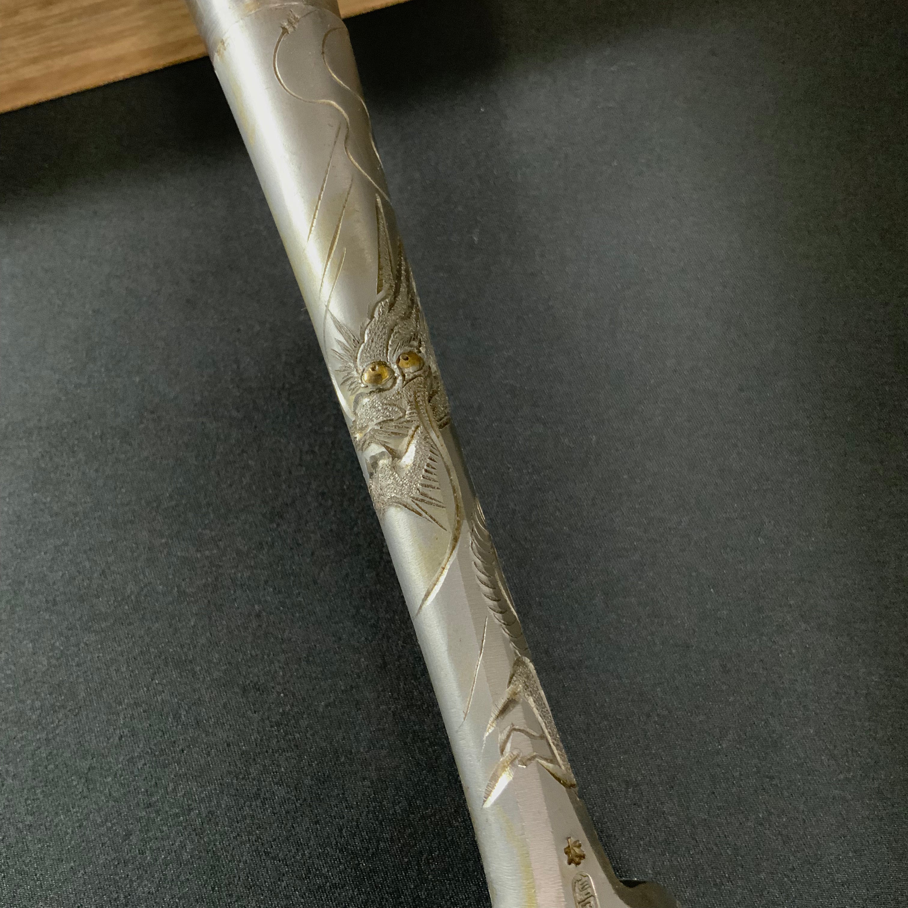 Old stock Hon-Nobukuni Slick Chisels set with Dragon and Tiger Carving 掘出し物 本信國 龍虎彫 本突き組鑿 48,24mm Ootsuki-nomi, Hontsuki-Nomi