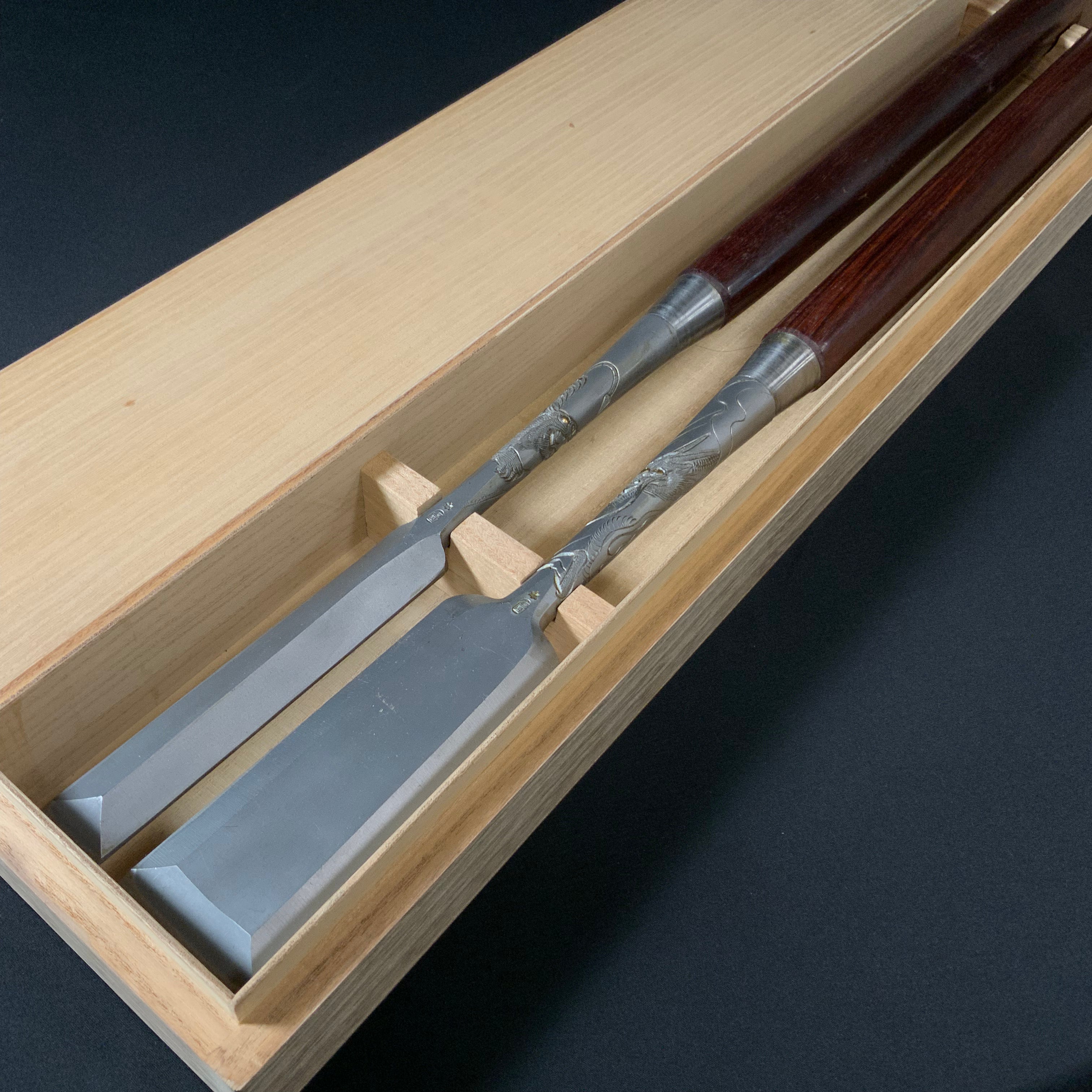Old stock Hon-Nobukuni Slick Chisels set with Dragon and Tiger Carving 掘出し物 本信國 龍虎彫 本突き組鑿 48,24mm Ootsuki-nomi, Hontsuki-Nomi