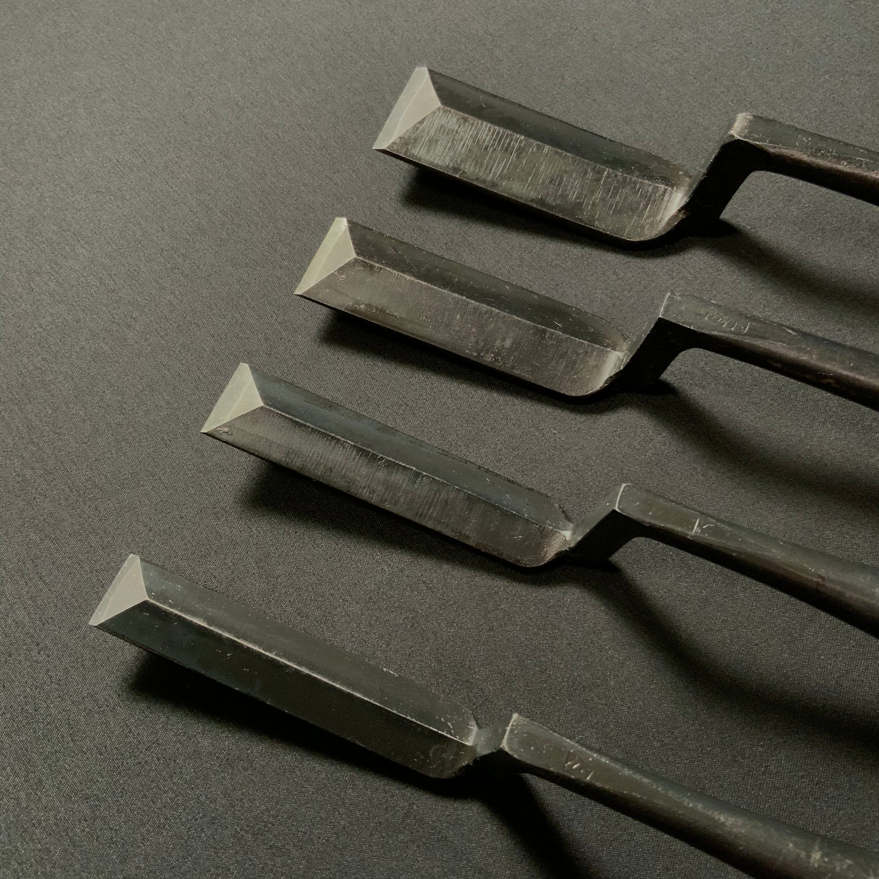 大内 四代目大内俊明作 鏝鑿 鎬型 赤樫柄 Ouchi Trowel chisel (Kote nomi) Dovetail type Red Oak Handle