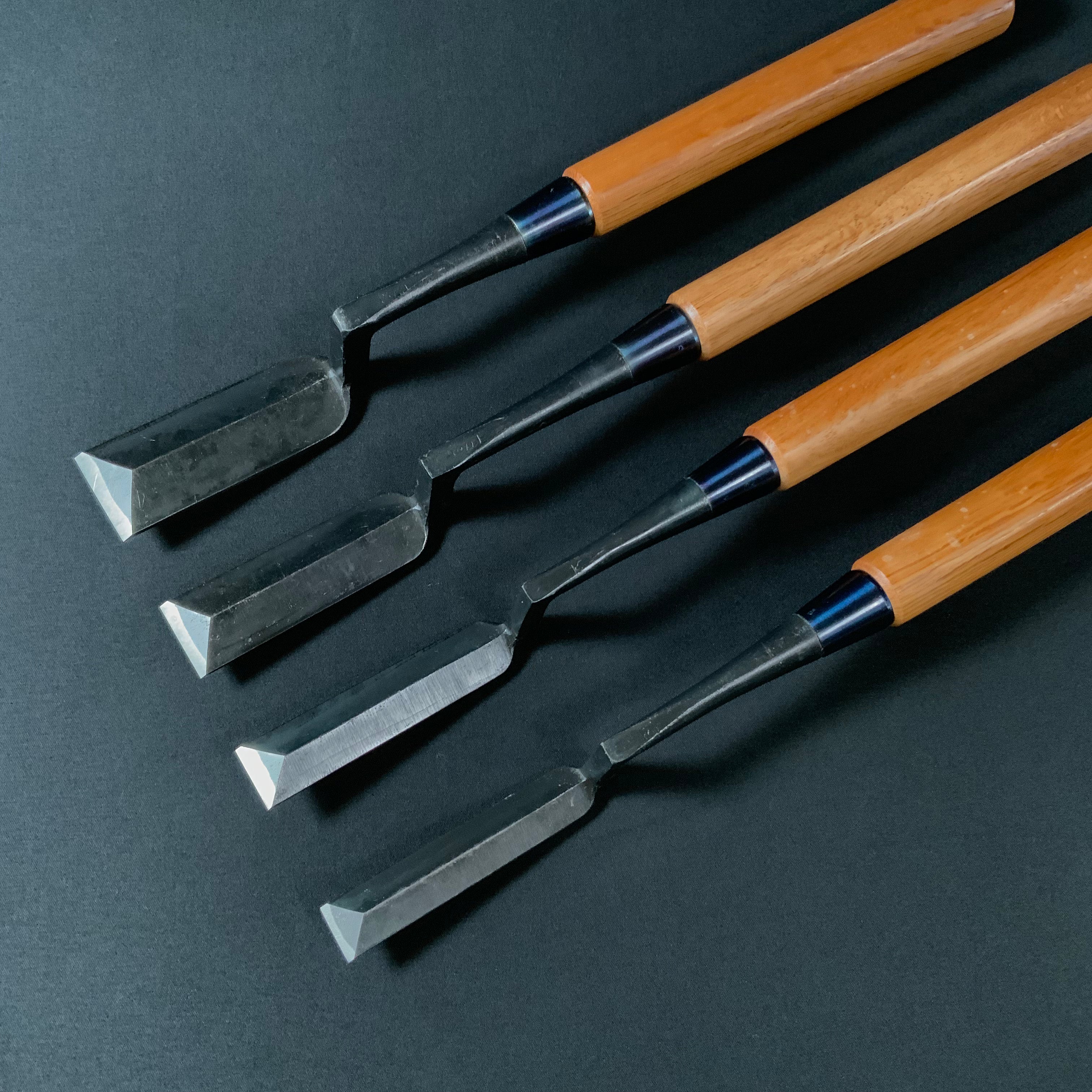 大内 四代目大内俊明作 鏝鑿 鎬型 赤樫柄 Ouchi Trowel chisel (Kote nomi) Dovetail type Red Oak Handle