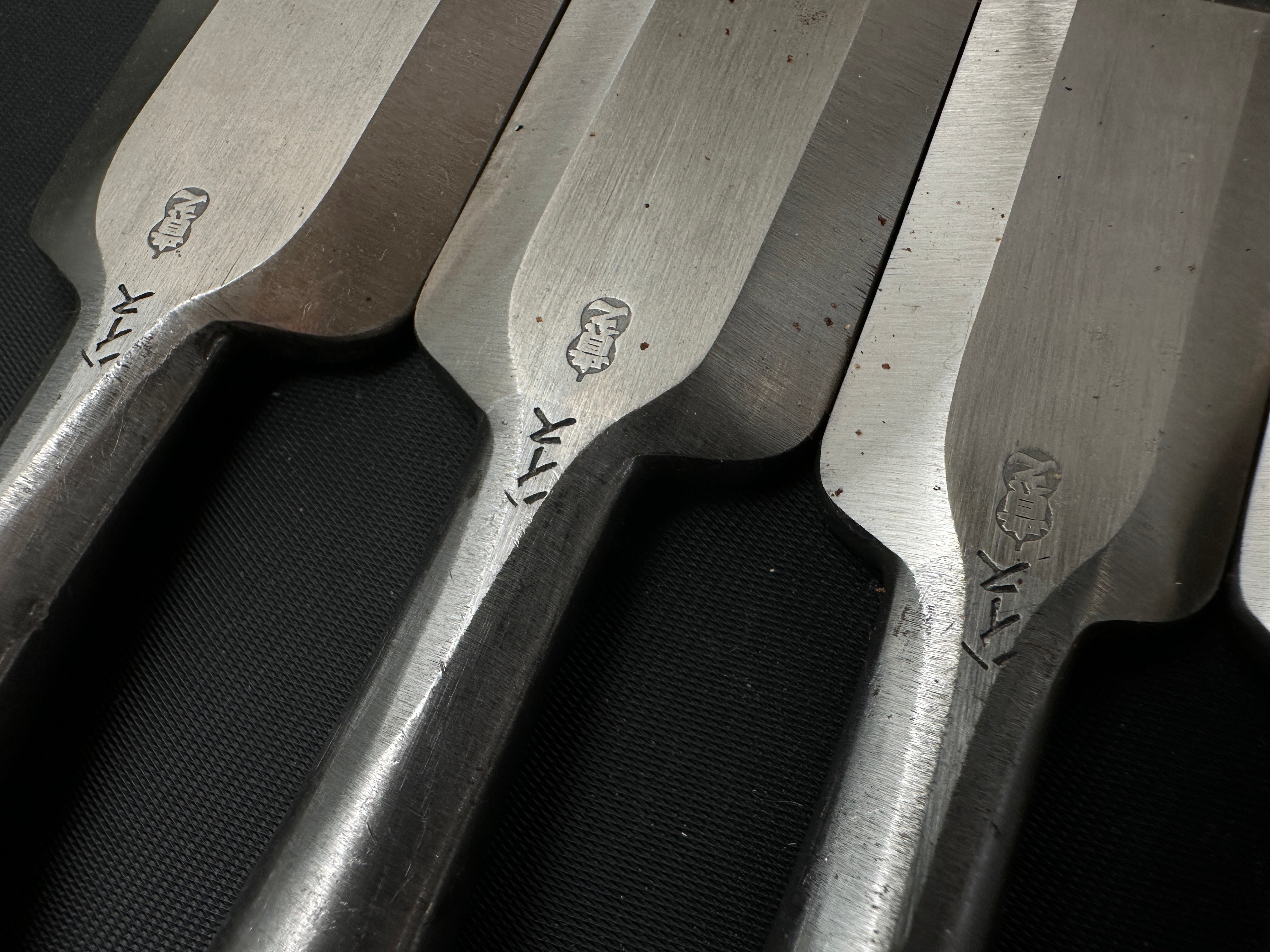 Old stock #2 Wholesaler stamp Takayuki Sukemaru 4th High-Speed Steel Bench chisels set 掘出し物 四代助丸 問屋銘 ハイス鋼追入組鑿 Oirenomi