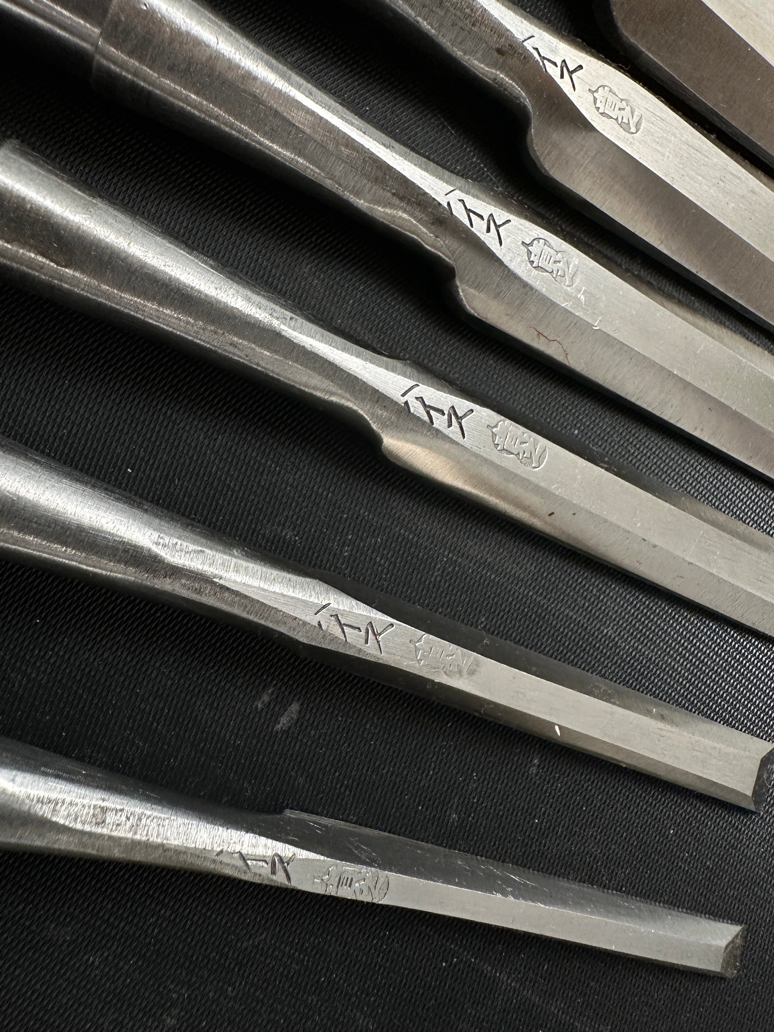 Old stock #2 Wholesaler stamp Takayuki Sukemaru 4th High-Speed Steel Bench chisels set 掘出し物 四代助丸 問屋銘 ハイス鋼追入組鑿 Oirenomi
