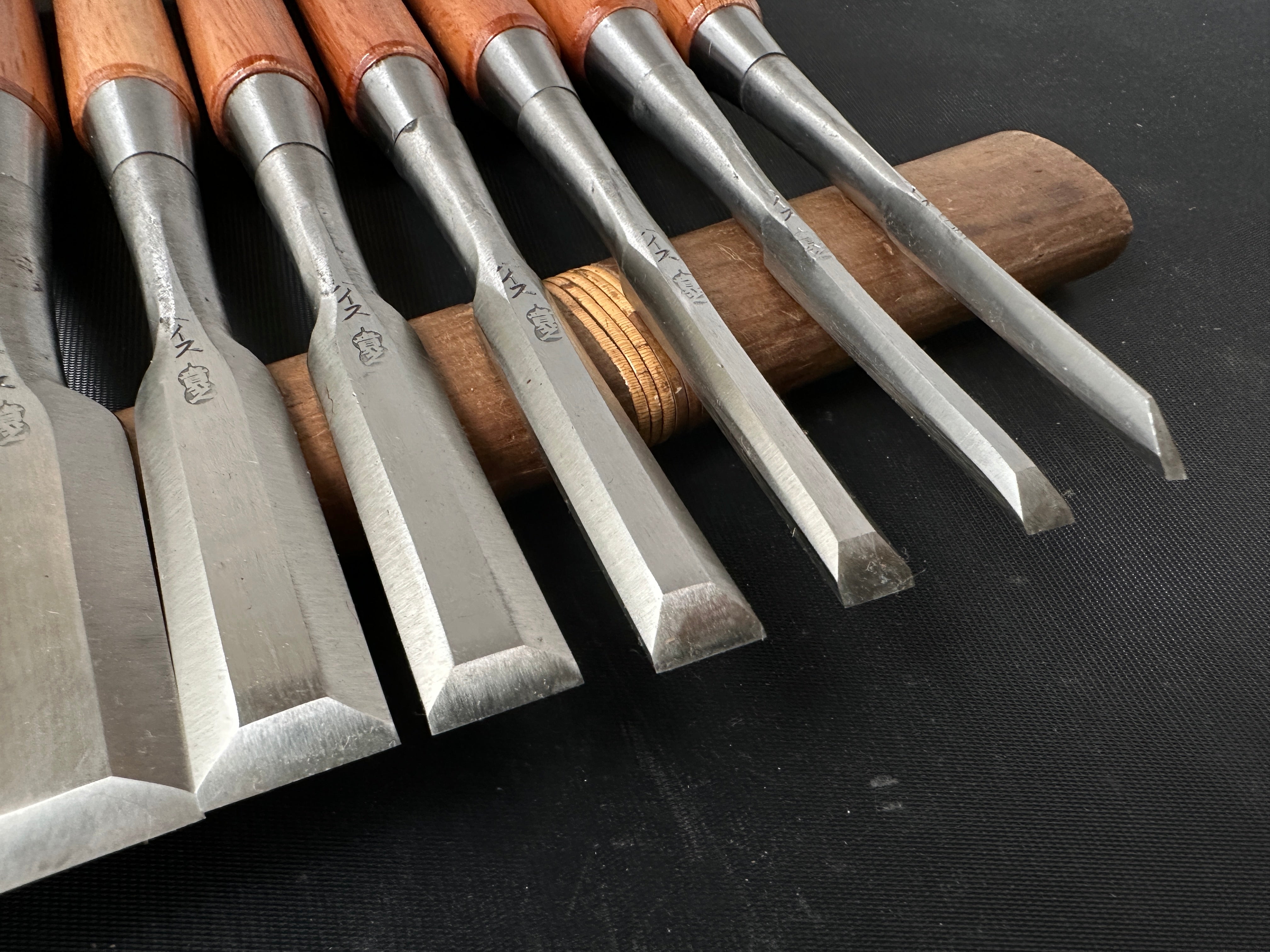 Old stock #2 Wholesaler stamp Takayuki Sukemaru 4th High-Speed Steel Bench chisels set 掘出し物 四代助丸 問屋銘 ハイス鋼追入組鑿 Oirenomi
