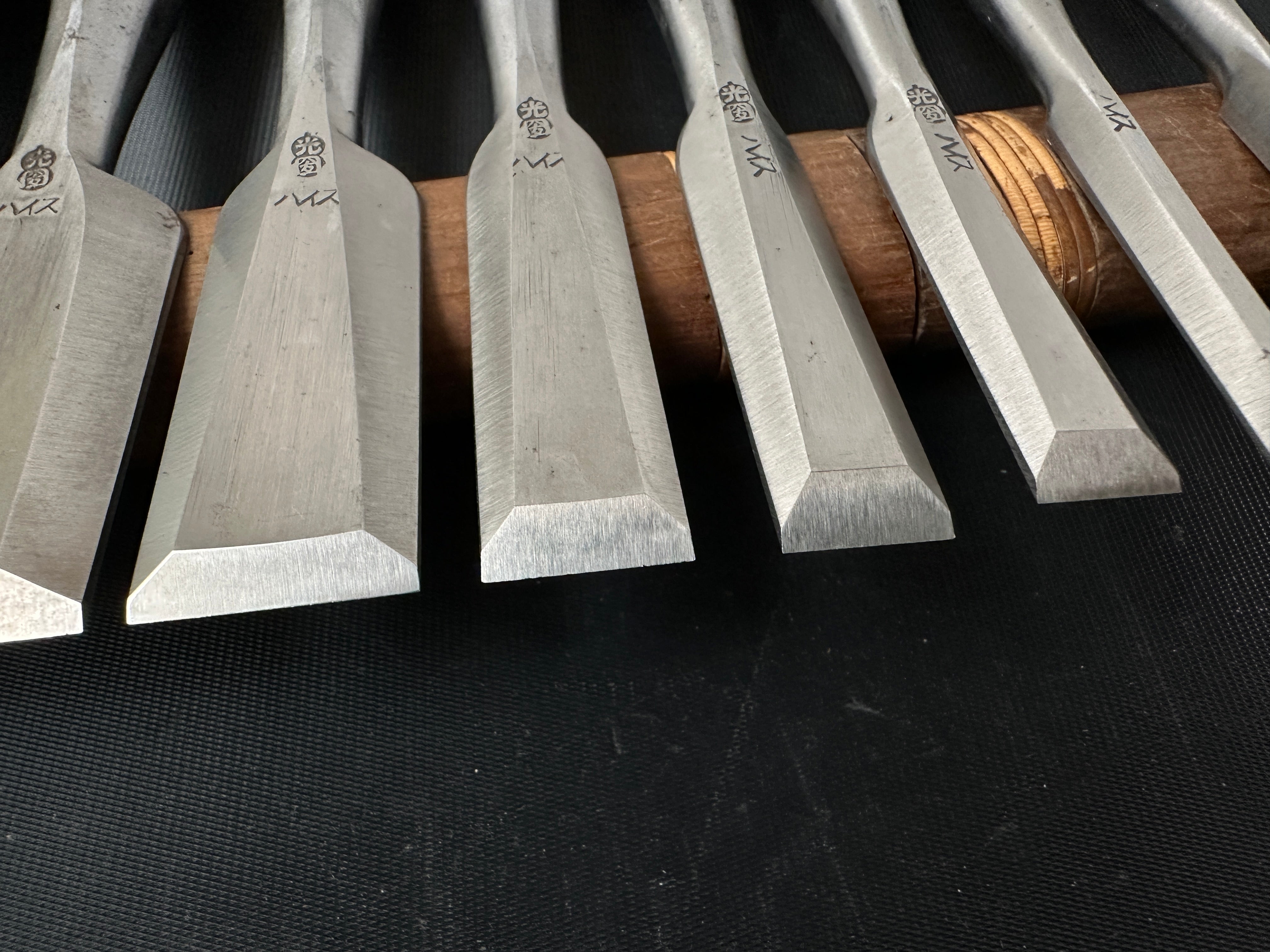 Old stock #3 Wholesaler stamp Mitsukuni Sukemaru 4th High-Speed Steel Bench chisels set 掘出し物 四代助丸 問屋銘 ハイス鋼追入組鑿 Oirenomi