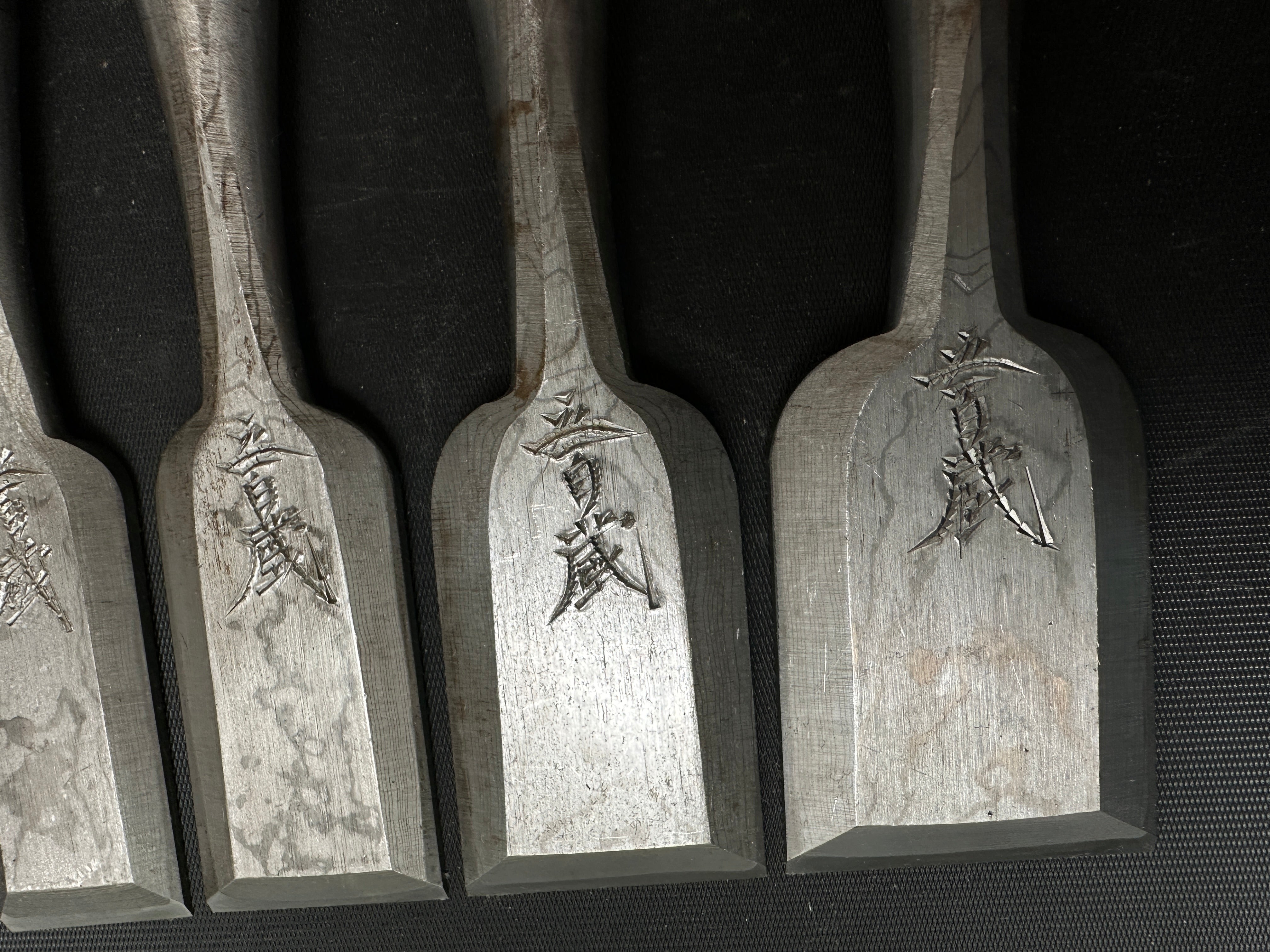 Ioroi Mokume Bench chisels set (Oirenomi) 五百蔵作 木目追入組鑿 白樫柄