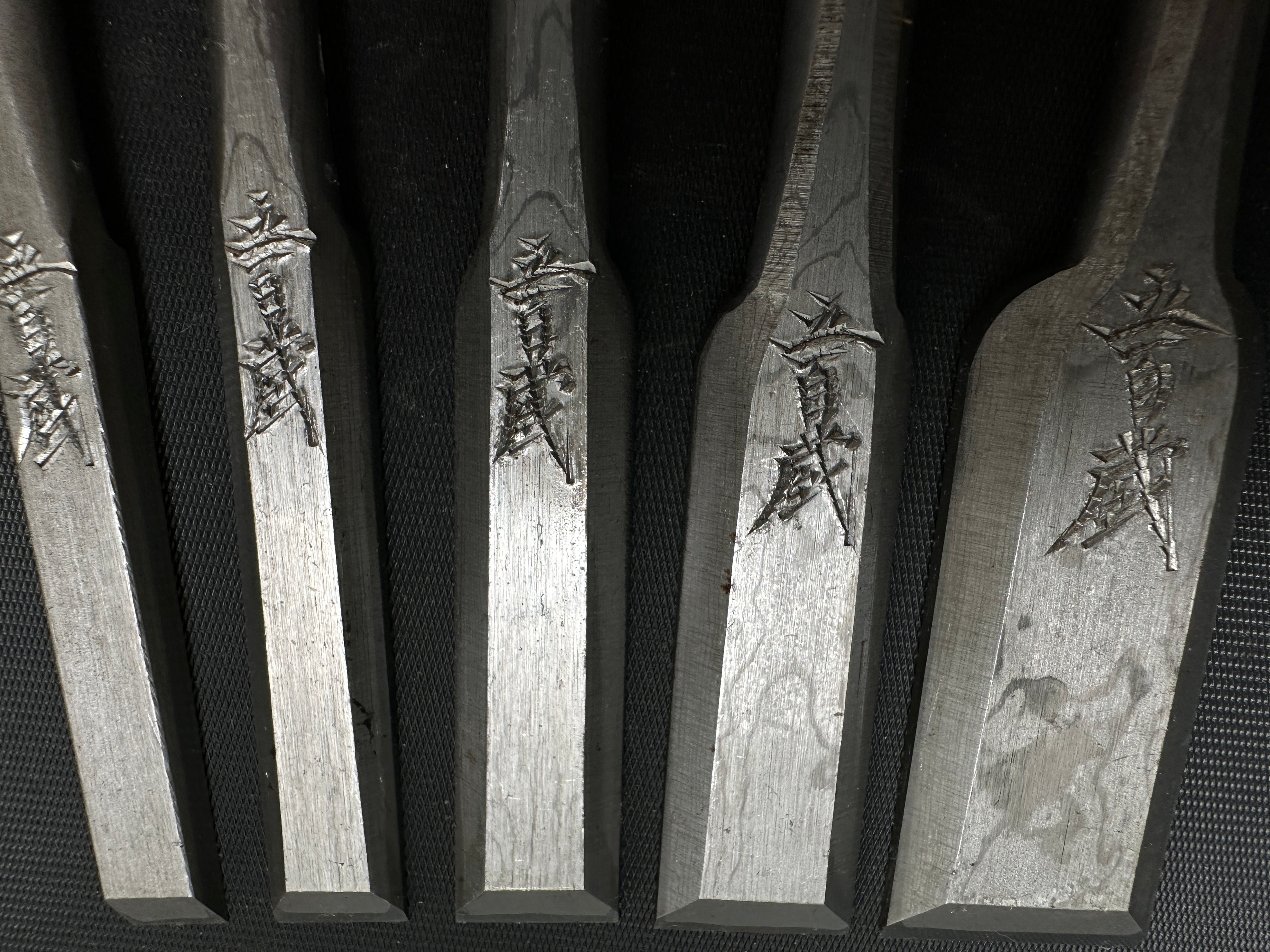 Ioroi Mokume Bench chisels set (Oirenomi) 五百蔵作 木目追入組鑿 白樫柄