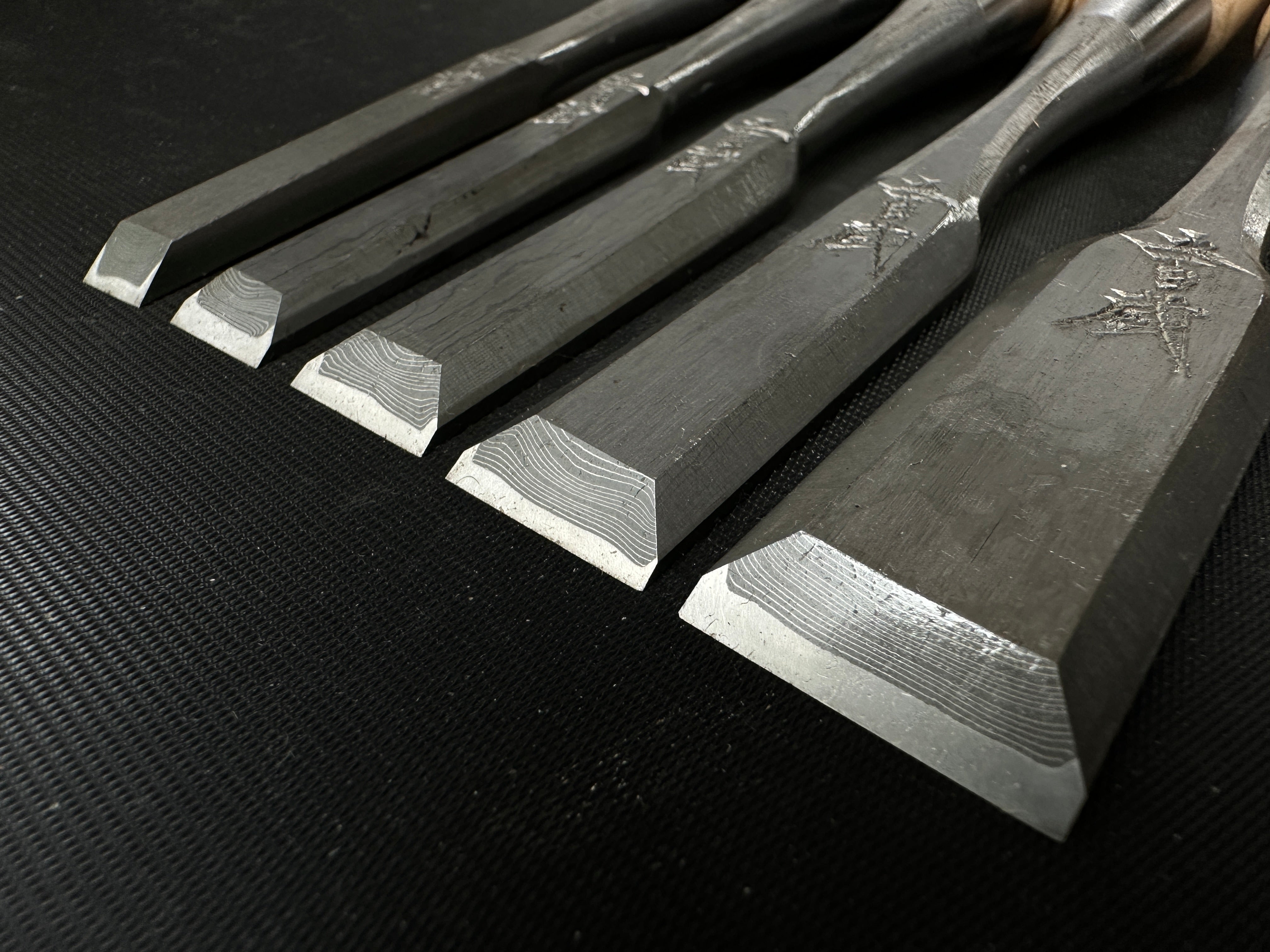 Ioroi Mokume Bench chisels set (Oirenomi) 五百蔵作 木目追入組鑿 白樫柄