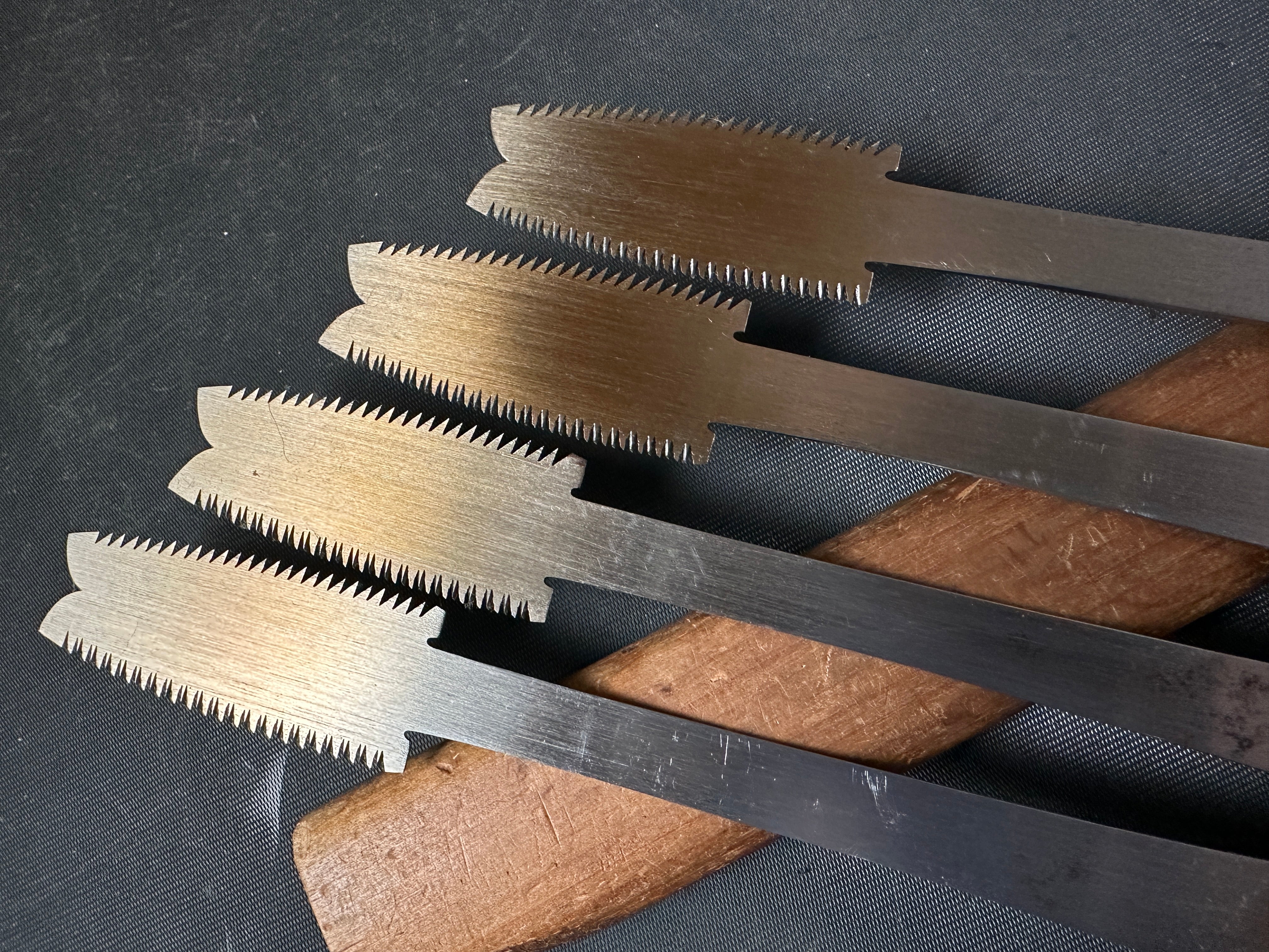 Old stock Ready to use Azebiki(Tomomitsu) Nokogiri Hand made saw 掘出し物 目立て済み 畔挽き鋸 60mm