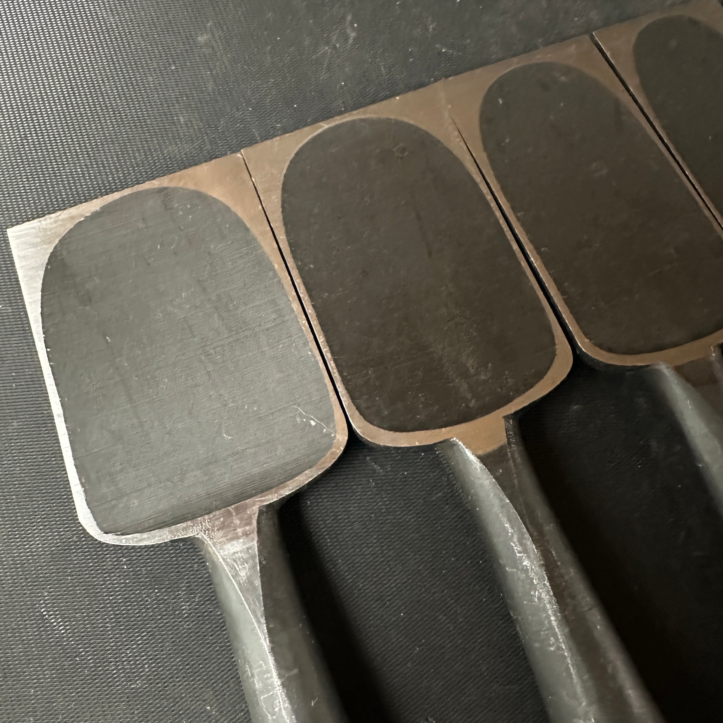 Sukemaru Bench chisels set #2 by Usui Yoshio with Cassia siamea handle 四代助丸 碓氷淑郎 追入組鑿 タガヤサン柄 Oirenomi