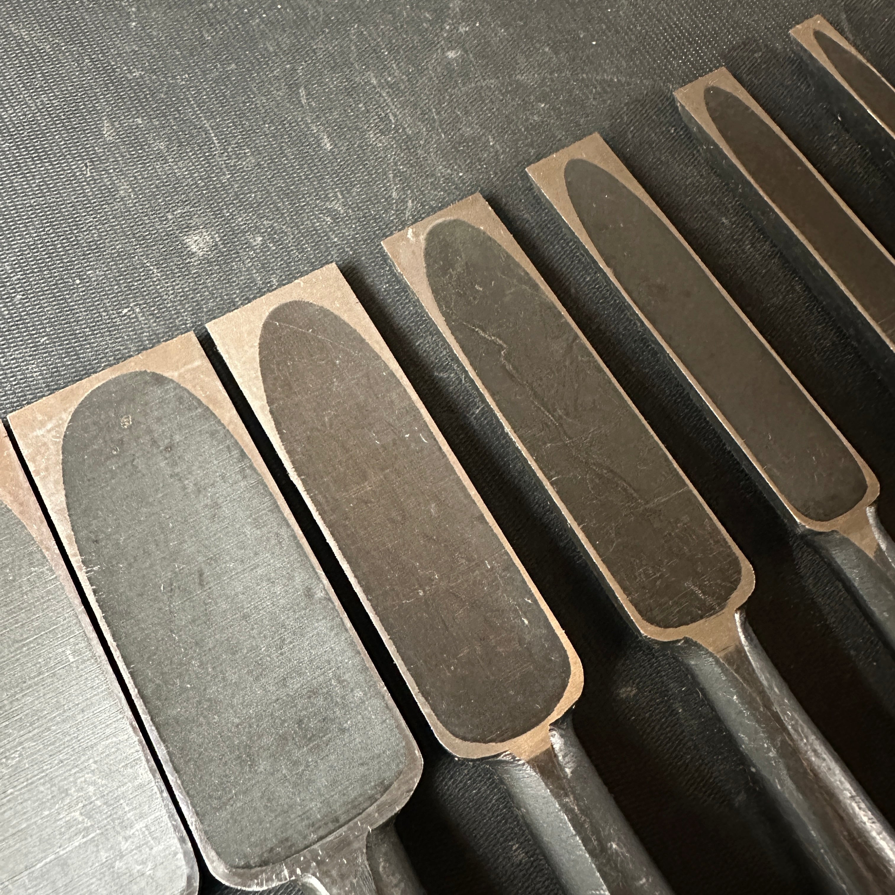 Sukemaru Bench chisels set #2 by Usui Yoshio with Cassia siamea handle 四代助丸 碓氷淑郎 追入組鑿 タガヤサン柄 Oirenomi