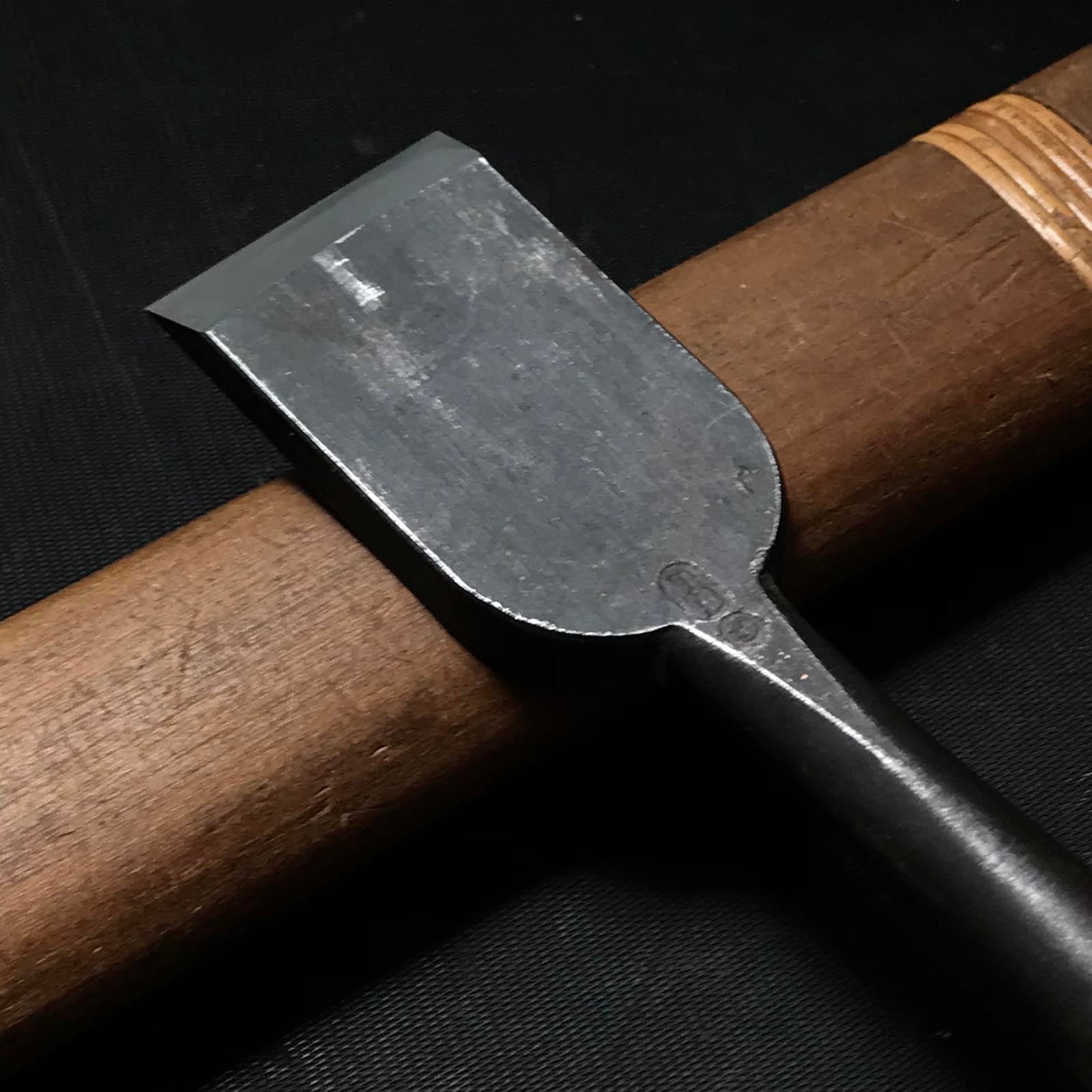 Used Sukechika Bench chisels by Tokyo smith 掘出し物 助近 藤倉萬之助作 追入鑿 30mm