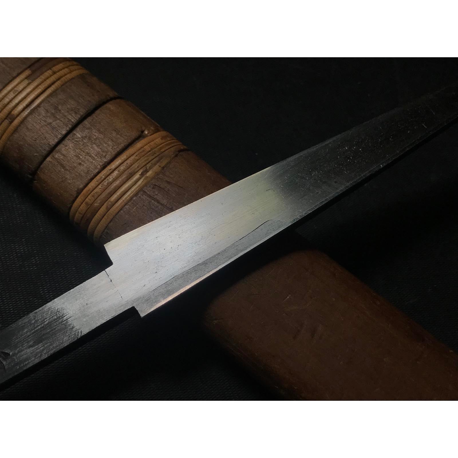 Old stock Iwasaki-shigeyoshi Kuri Kokatana (Carving knife) with white steel 掘出し物 岩崎重義作 繰小刀 右 130mm