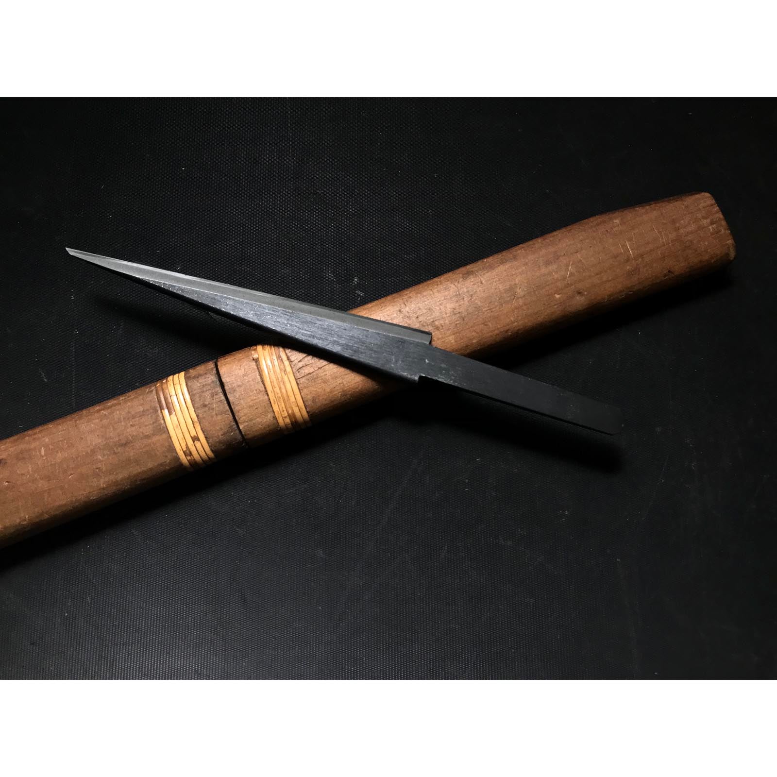 Old stock Iwasaki-shigeyoshi Kuri Kokatana (Carving knife) with white steel 掘出し物 岩崎重義作 繰小刀 右 130mm