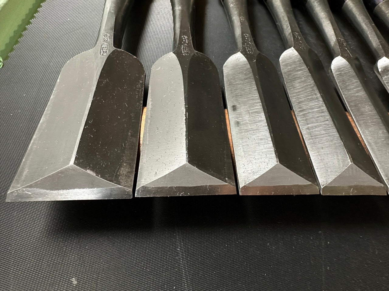 Fujihiro Dovetail chisels set by Chuutarou Imai made-to-measure (custom-made) article 今井忠太郎作 二治弘 別注 鎬追入組鑿 Shinoginomi