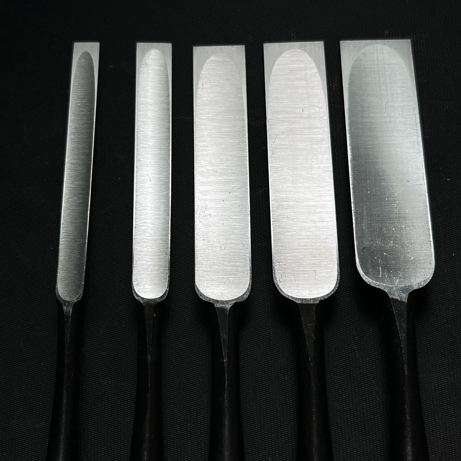 Ouchi Paring chisels with white steel by Ouchi 4th generation 四代目大内俊明作 宗家大内 薄鑿 Usunomi