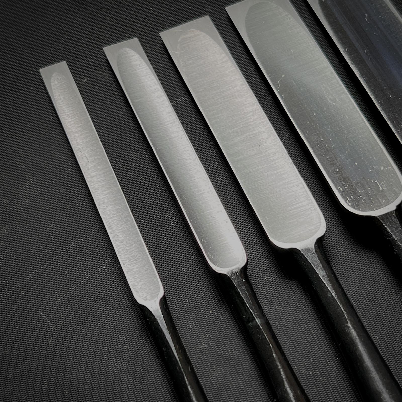 Ouchi Paring chisels with white steel by Ouchi 4th generation 四代目大内俊明作 宗家大内 薄鑿 Usunomi