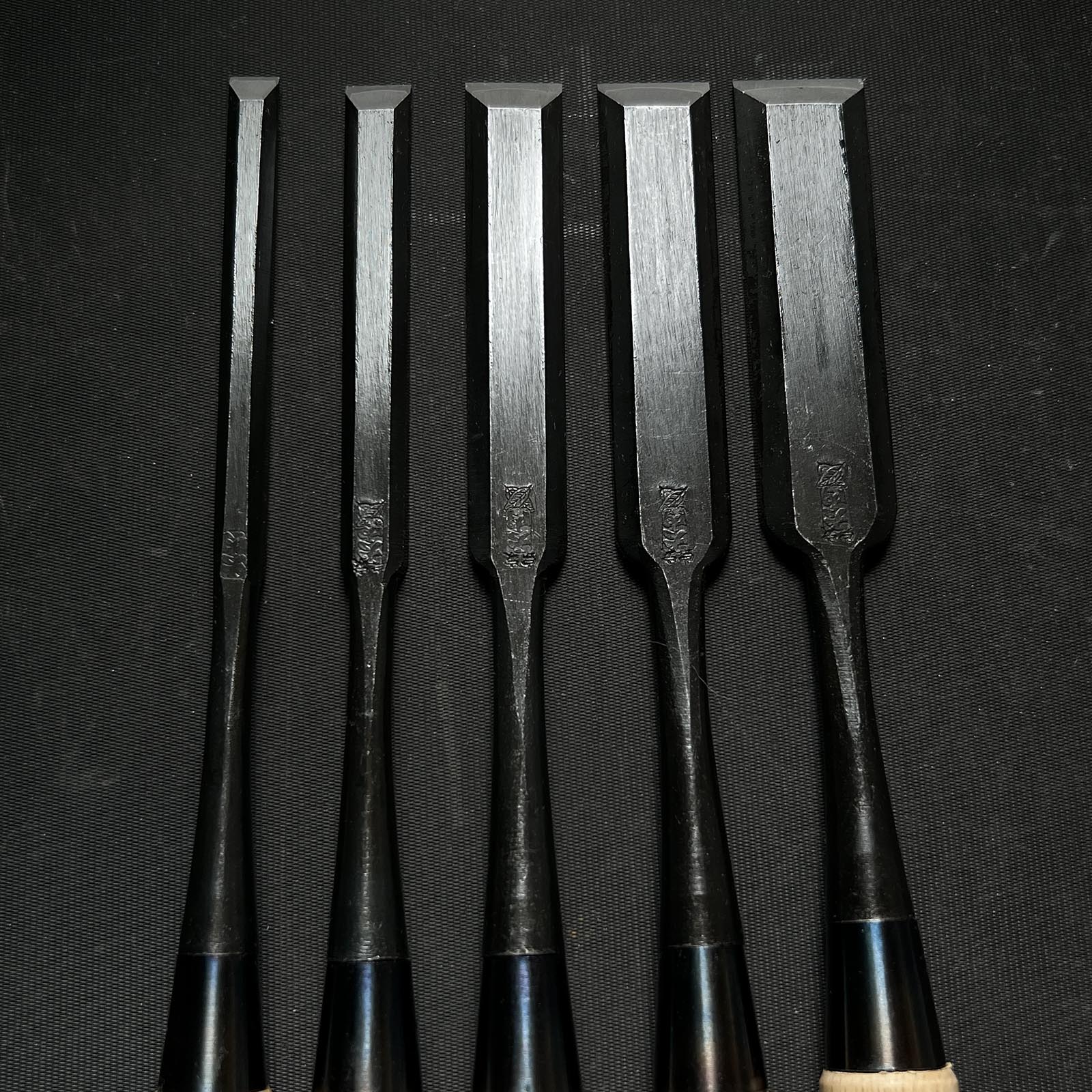 Ouchi Paring chisels with white steel by Ouchi 4th generation 四代目大内俊明作 宗家大内 薄鑿 Usunomi