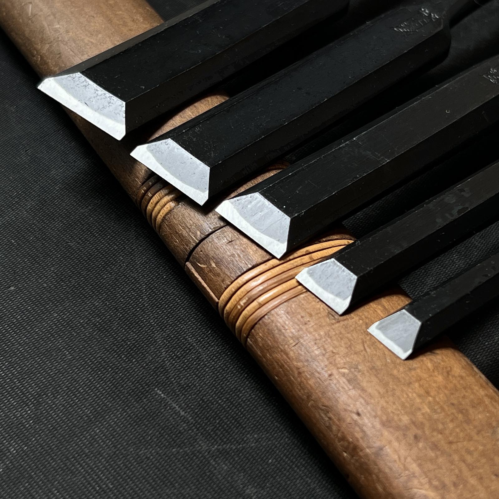 Ouchi Paring chisels with white steel by Ouchi 4th generation 四代目大内俊明作 宗家大内 薄鑿 Usunomi