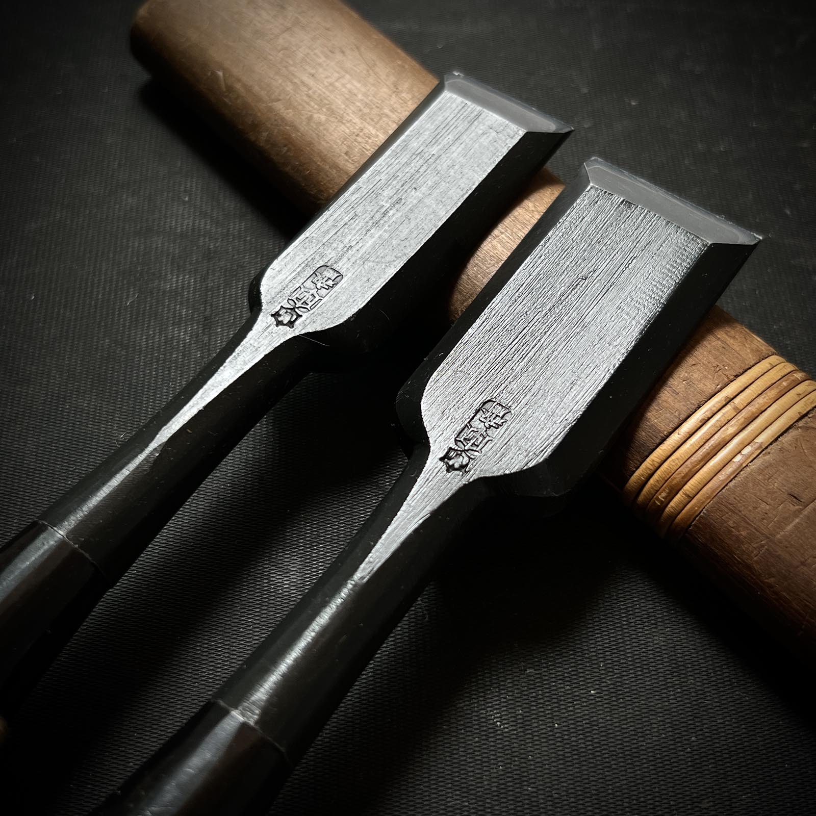 Tasai Bench chisels (Oirenomi) with blue steel 田斎作 黒仕上 追入鑿