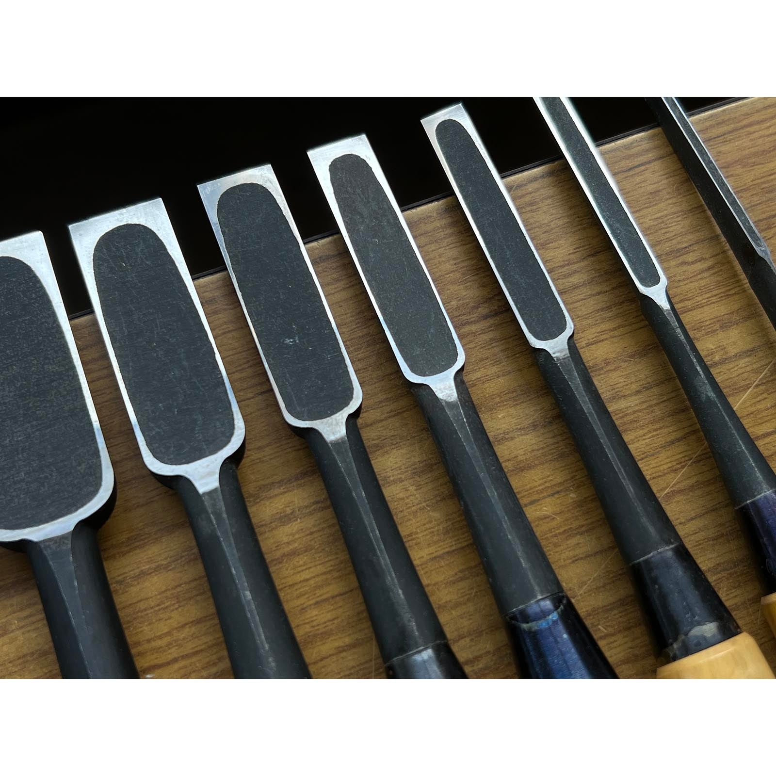Old Stock Hidari Ichihiro Bench chisels set by Ichihiro 3rd Generations 掘出し物  左市弘10本組 追入組鑿 黄楊柄 Oirenomi