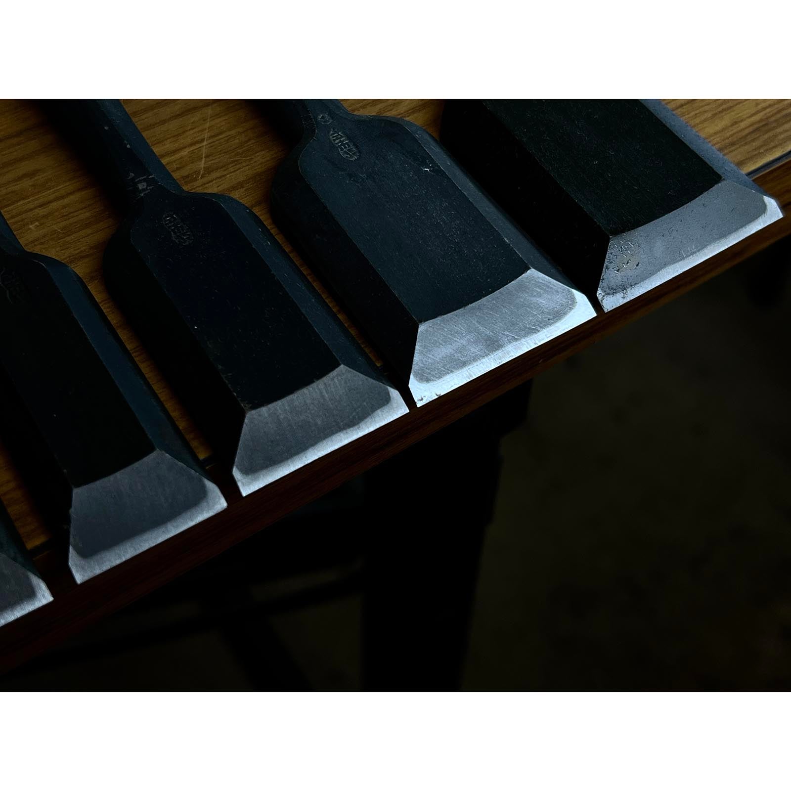 Old Stock Hidari Ichihiro Bench chisels set by Ichihiro 3rd Generations 掘出し物  左市弘10本組 追入組鑿 黄楊柄 Oirenomi