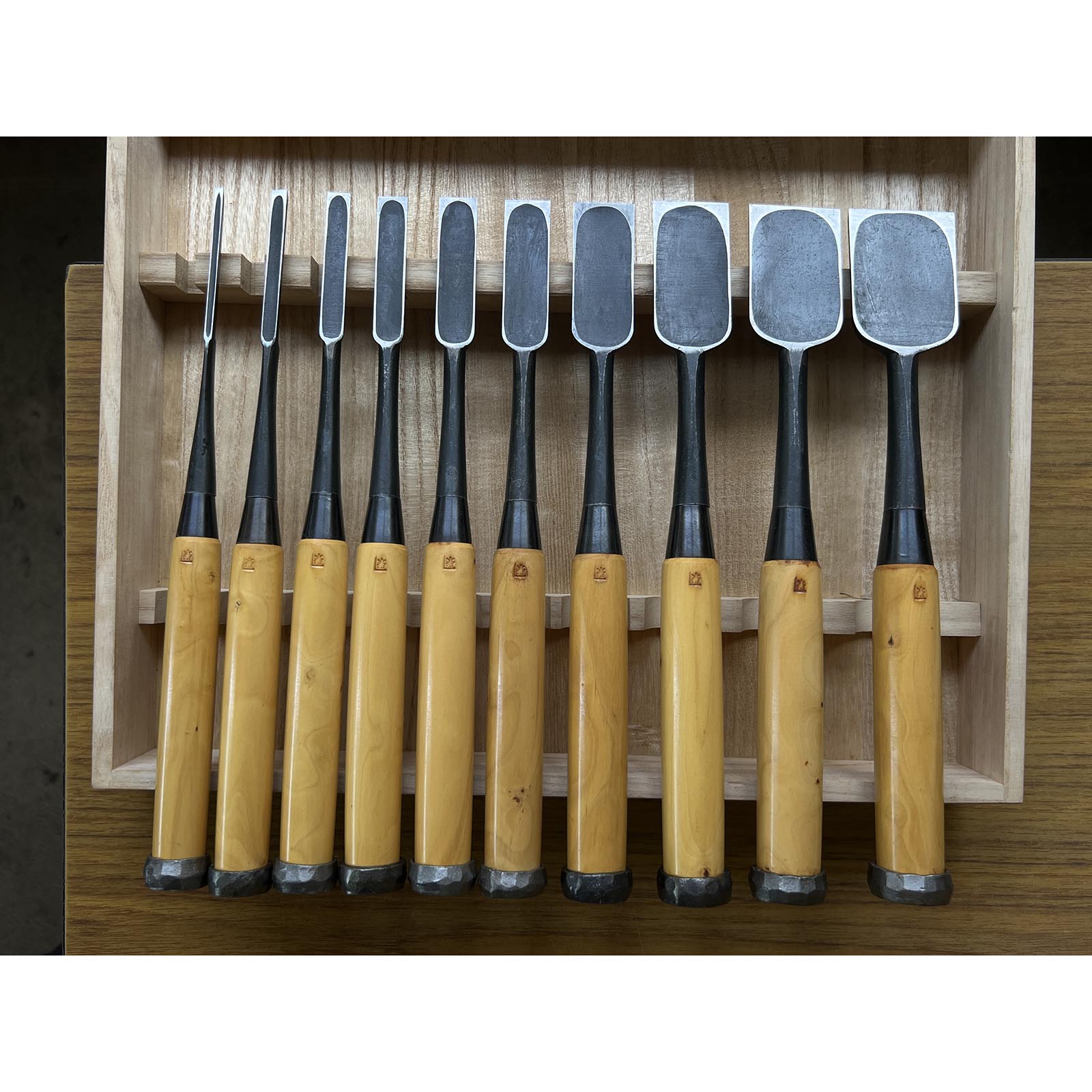 Old stock Osahiro (Nagahiro) Long neck Bench chisels set 掘出し物 長弘 五分首長 追入組鑿 10本組 黄楊柄 Oirenomi