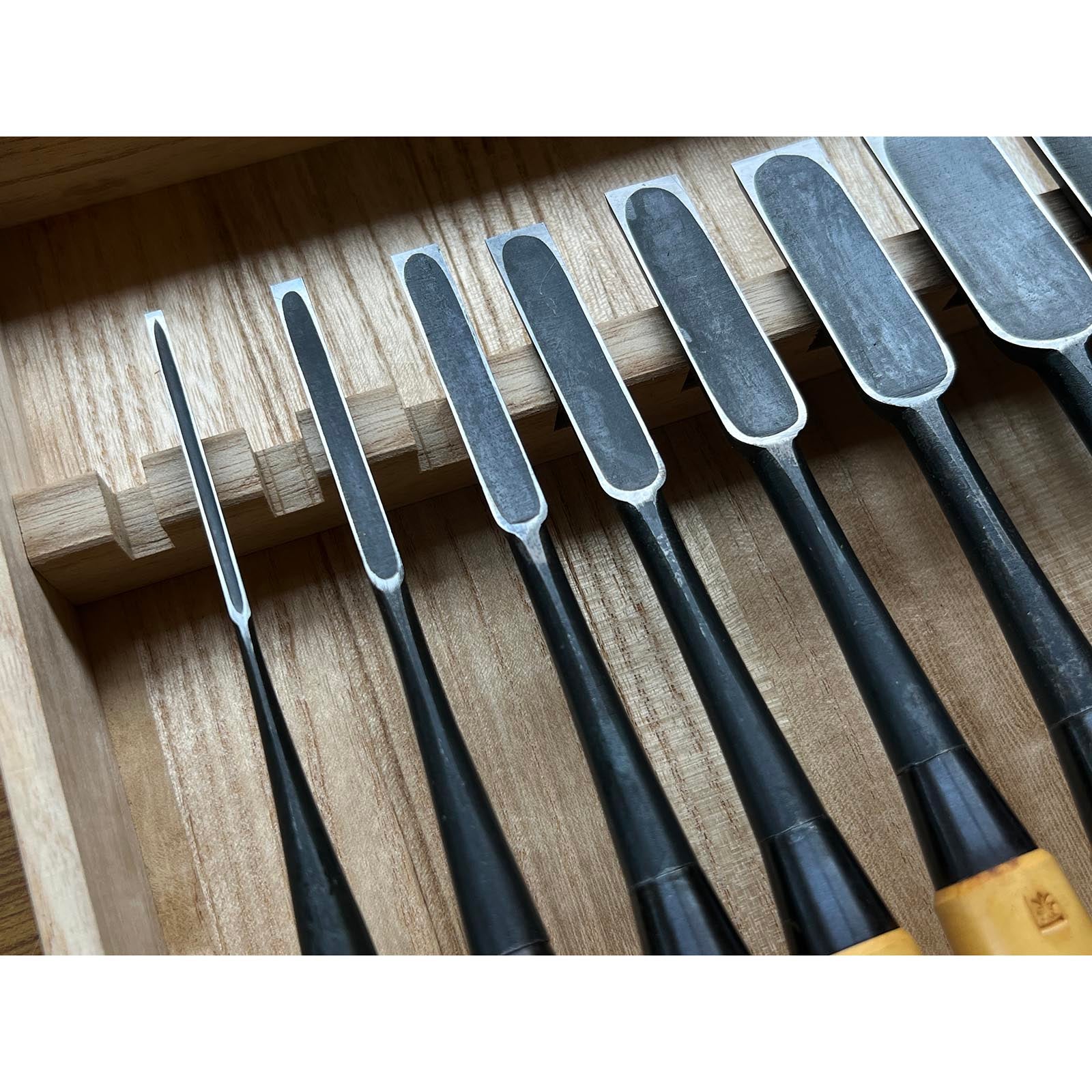 Old stock Osahiro (Nagahiro) Long neck Bench chisels set 掘出し物 長弘 五分首長 追入組鑿 10本組 黄楊柄 Oirenomi