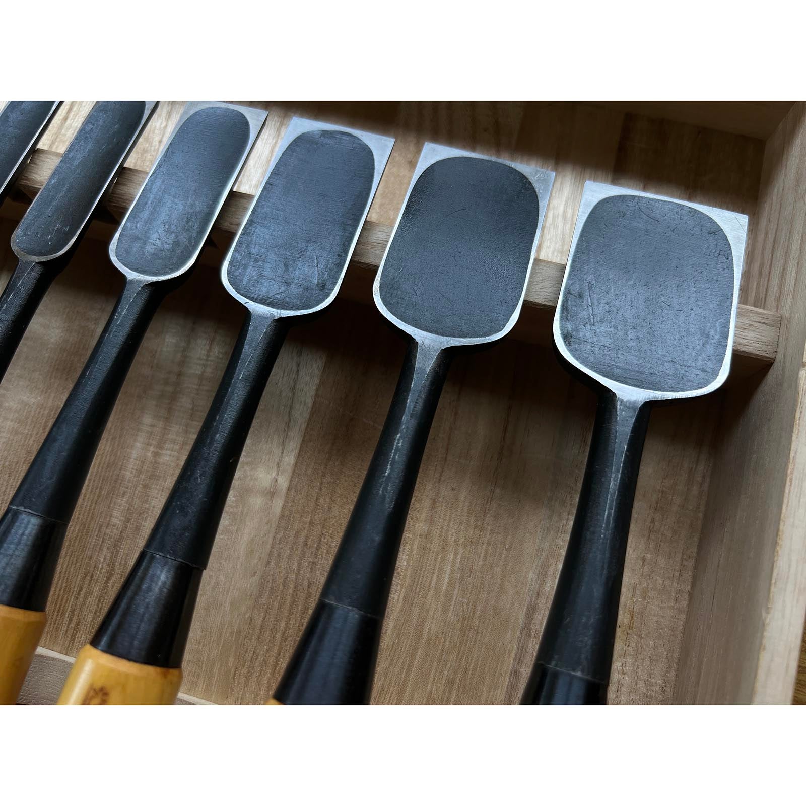 Old stock Osahiro (Nagahiro) Long neck Bench chisels set 掘出し物 長弘 五分首長 追入組鑿 10本組 黄楊柄 Oirenomi