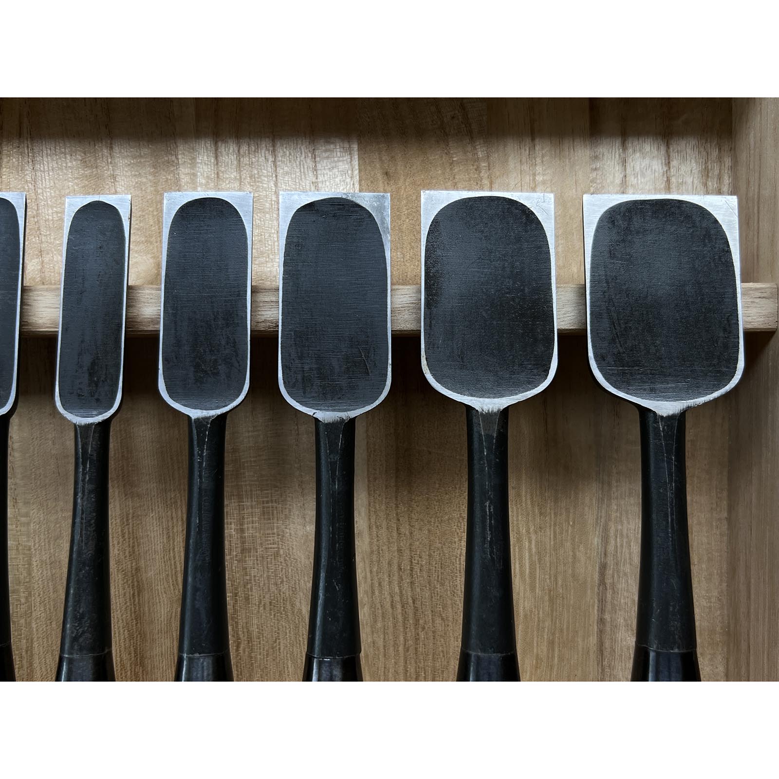 Old stock Osahiro (Nagahiro) Long neck Bench chisels set 掘出し物 長弘 五分首長 追入組鑿 10本組 黄楊柄 Oirenomi