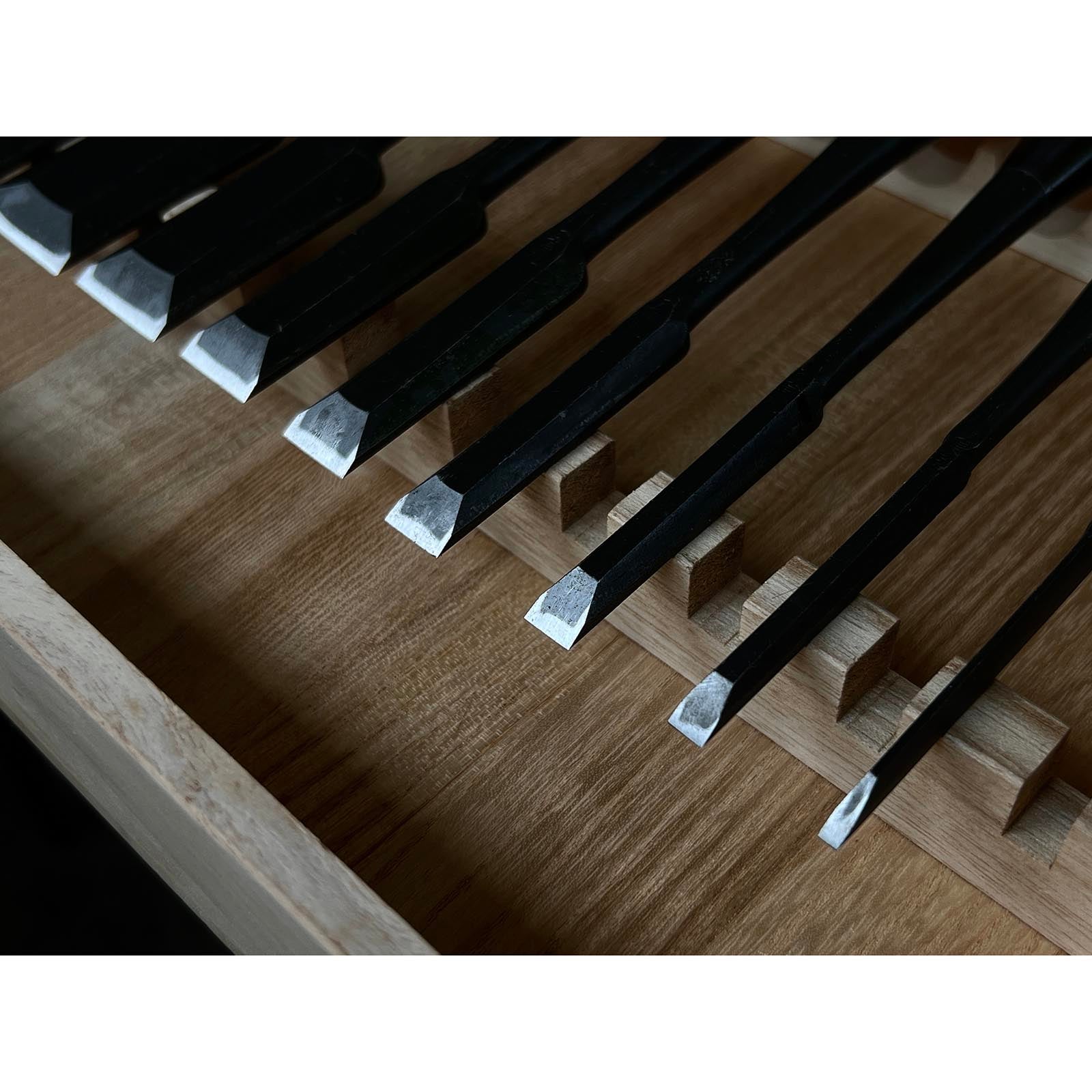 Old stock Osahiro (Nagahiro) Long neck Bench chisels set 掘出し物 長弘 五分首長 追入組鑿 10本組 黄楊柄 Oirenomi