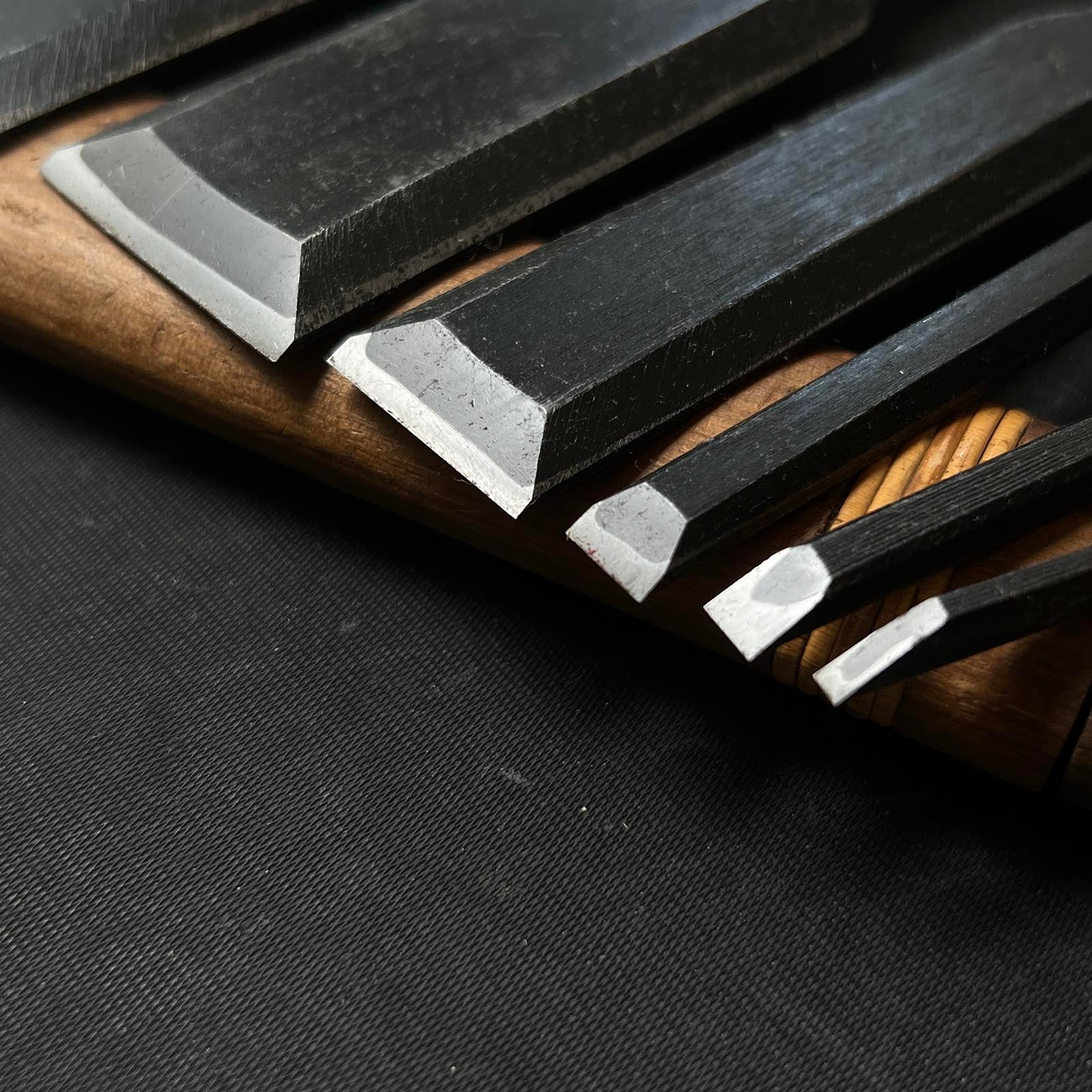 Old stock Kanetake Paring chisels by Takahashi Norikazu 掘出し物 高橋典三作 カネ武 薄鑿 3,6,9,24,36,42mm Usunomi