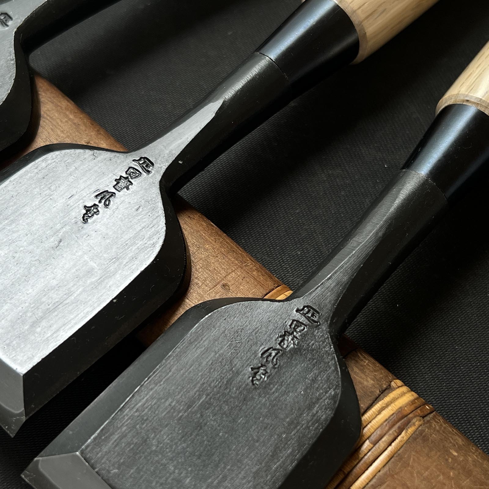 Tasai Fusetsu Bench chisels (Oirenomi) with blue steel 田斎風雪作 黒仕上 追入鑿 48,54,60mm